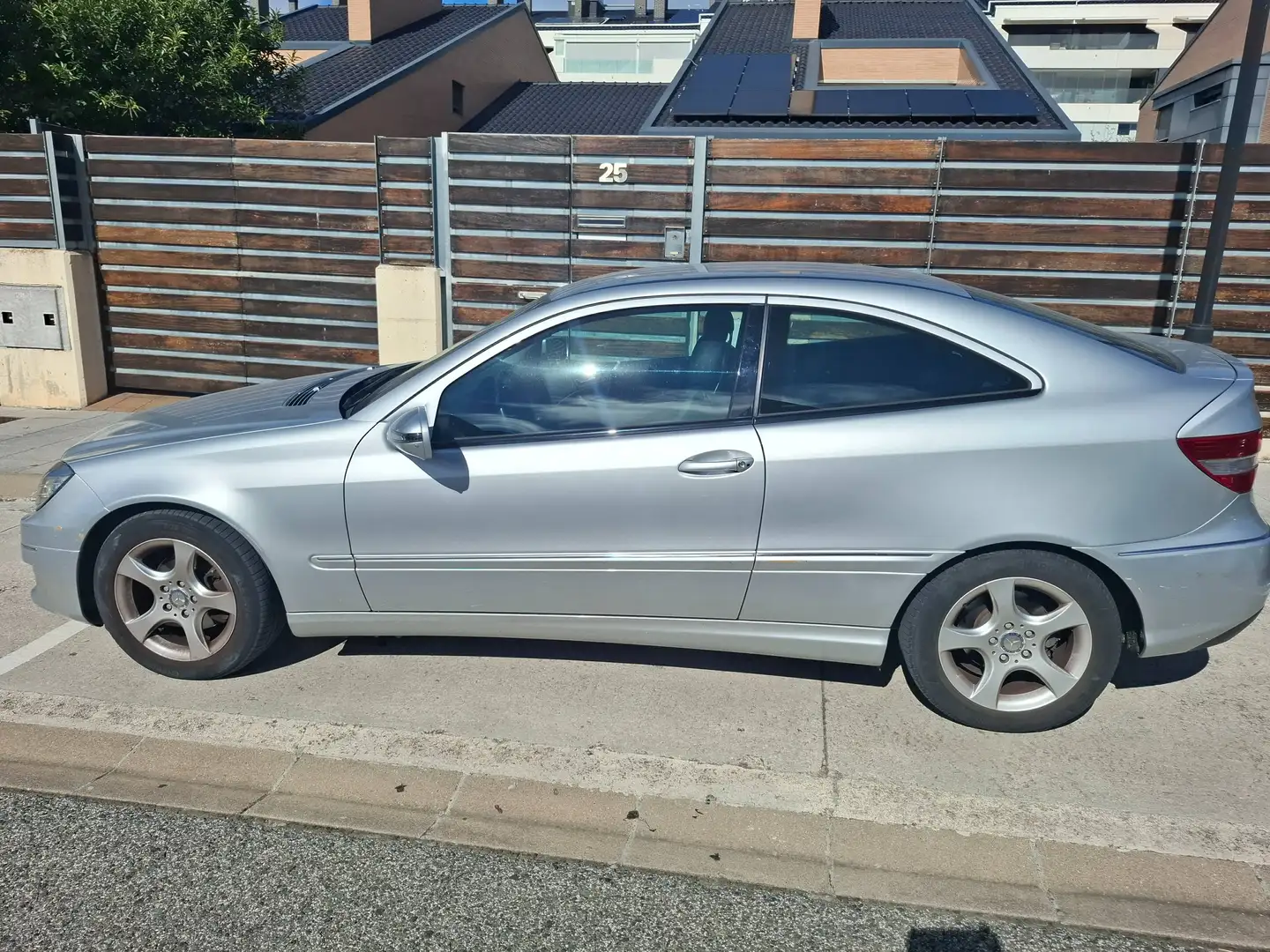 Mercedes-Benz CLC 180 KOMPRESSOR Plateado - 1