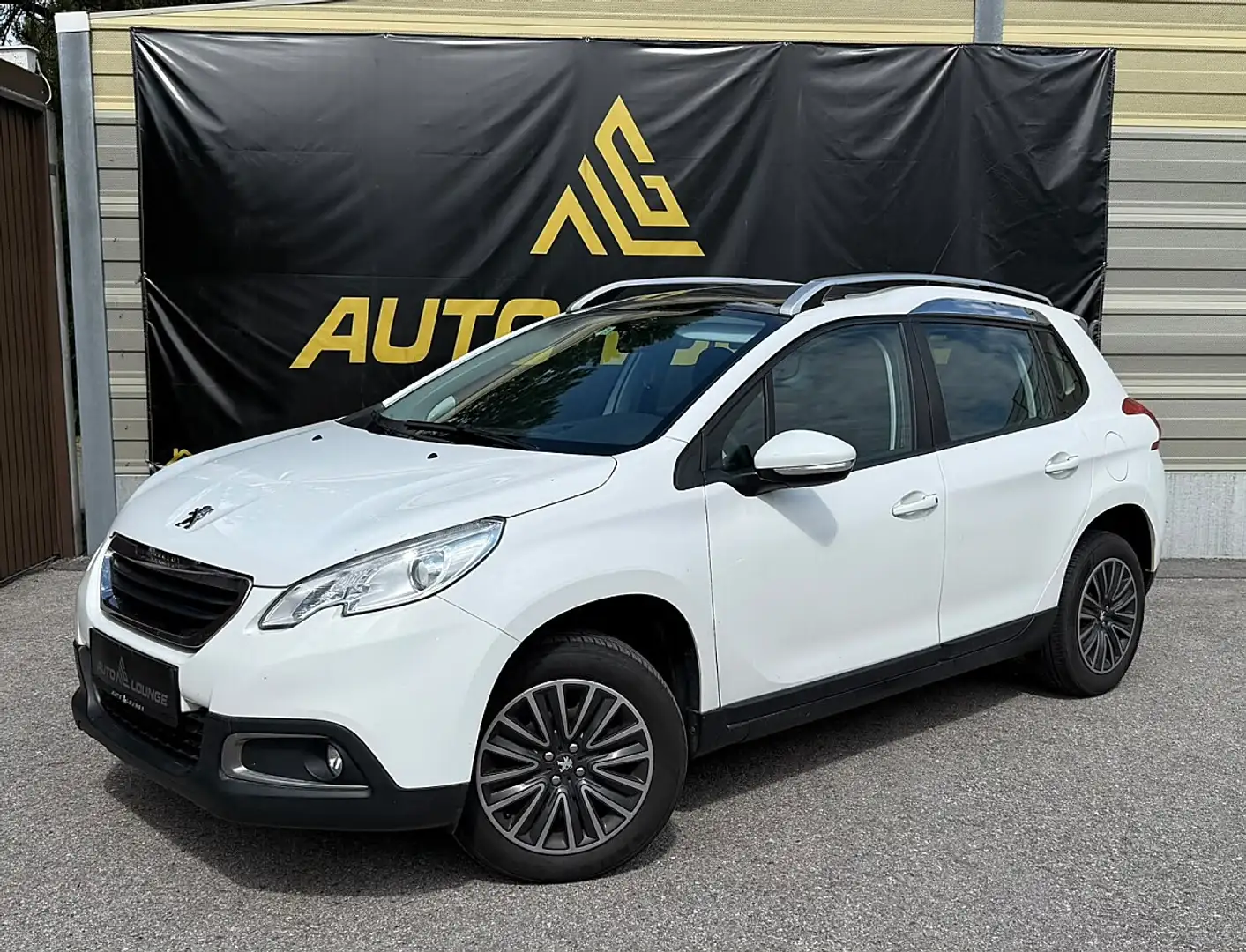 Peugeot 2008 1,2 VTi Active Weiß - 1
