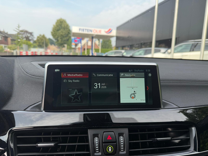 BMW X2 sDrive20i M-Sport X / Pilot Assist / HUD / Memory — photo 9