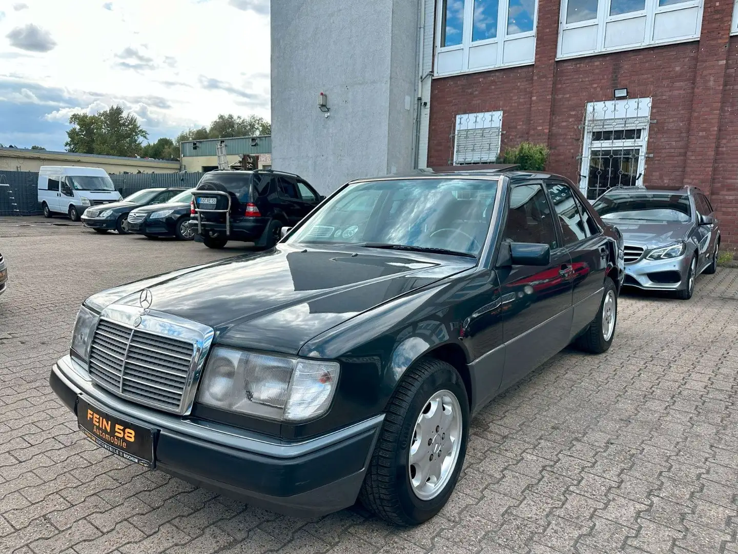 Mercedes-Benz E 200 Automatik HU/AU:03/27 Oldtimer Schwarz - 2