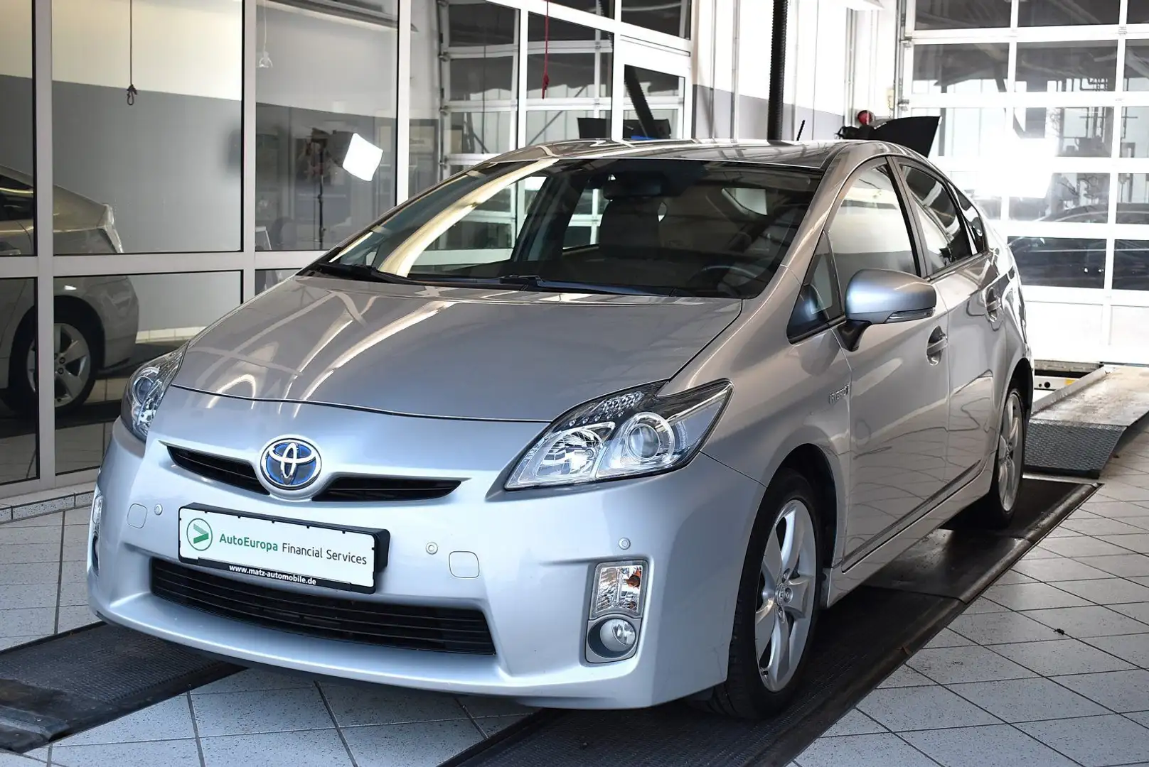 Toyota Prius 1.8VVT-i Life Hybrid Automatik*Head-Up*Alu Silber - 1