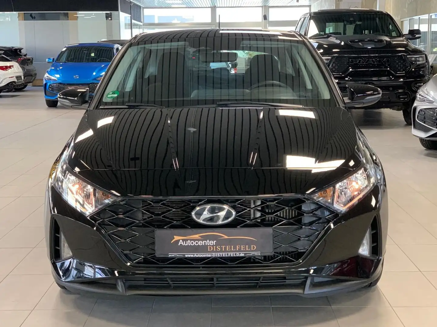 Hyundai i20 Select Mild-Hybrid 74 Kw DAB LKRHZ PDC Schwarz - 2