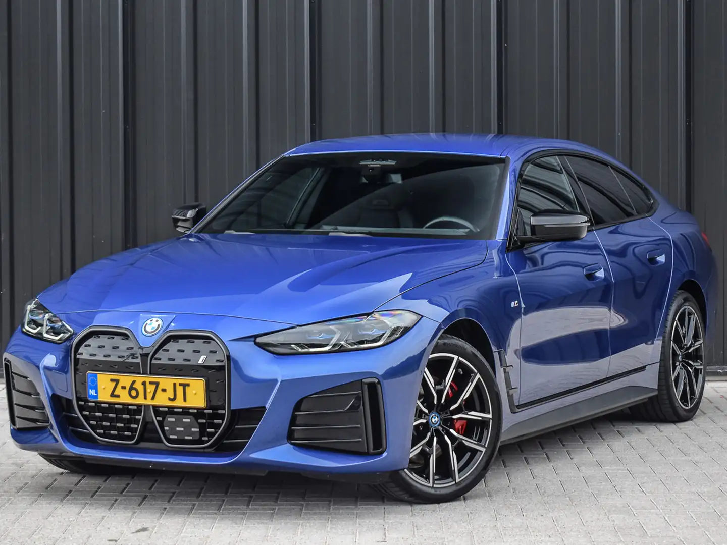 BMW i4 eDrive35 70 kWh | M-SEATS | SHADOW LINE | CAMERA | Blauw - 2