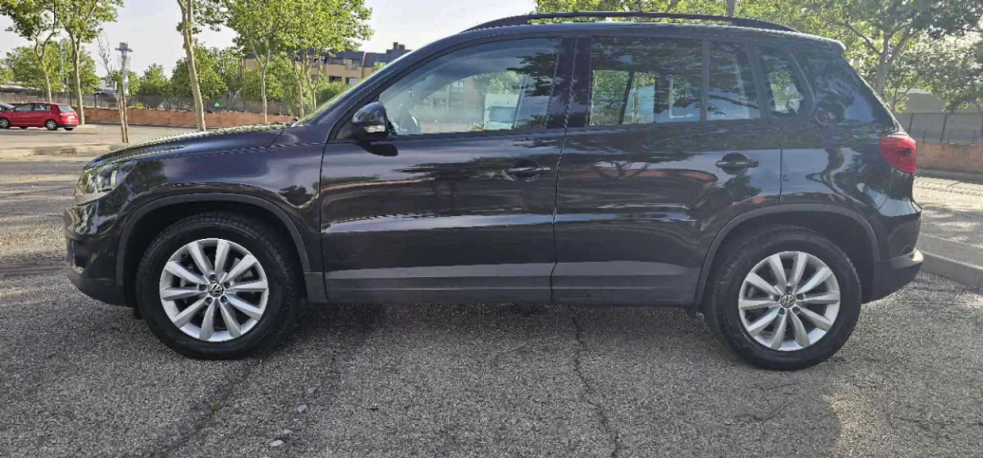 Volkswagen Tiguan 2.0TDI Advance 110kW (4.75) Gris - 2