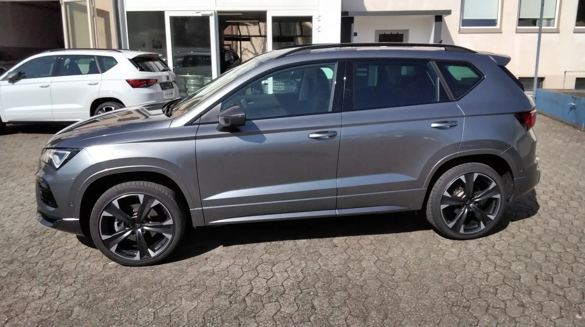 CUPRA Ateca 1.5 TSi DSG AHK ACC NAVI KAMERA BEATS Grau - 2