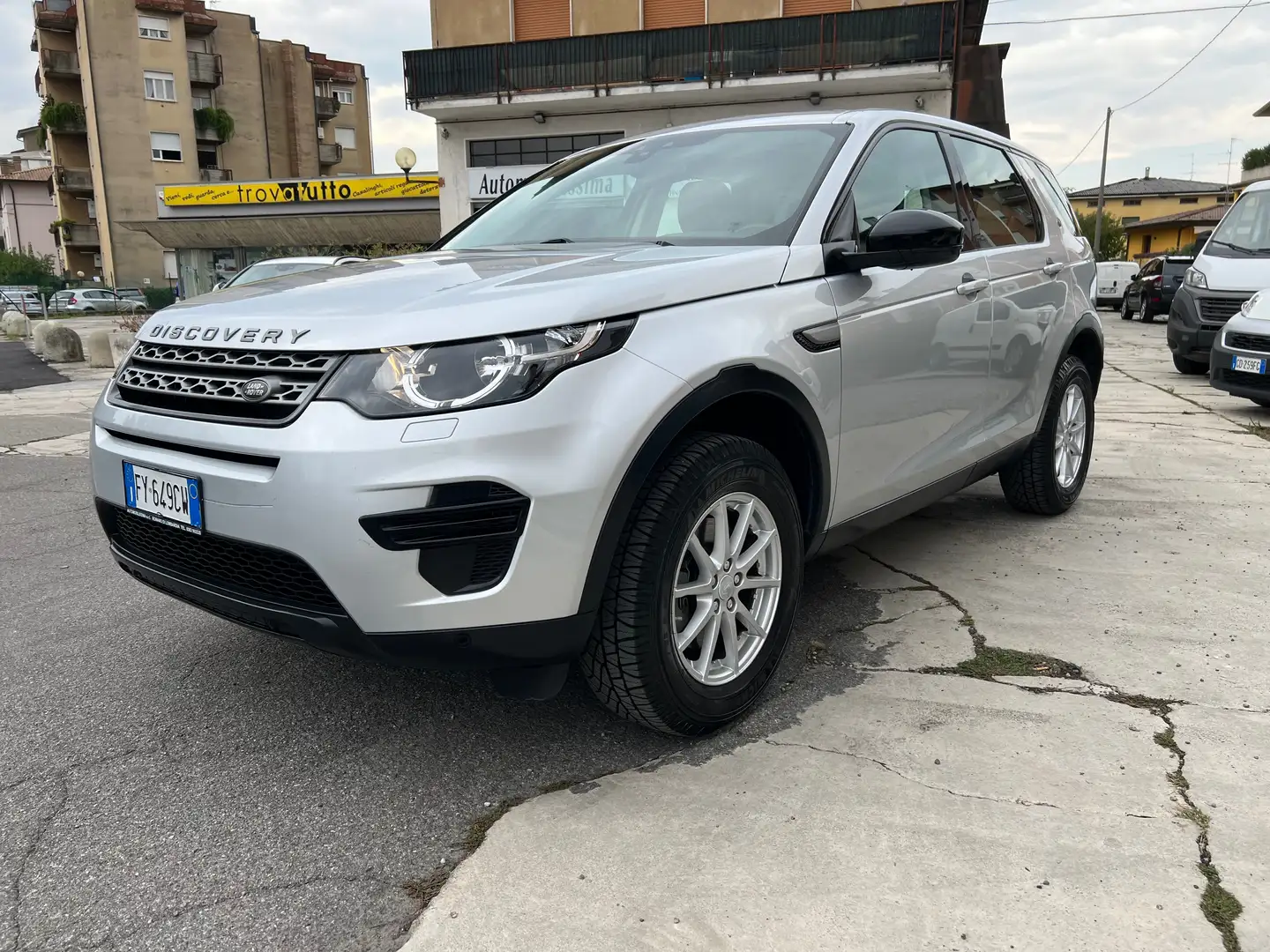 Land Rover Discovery Sport 2.0 td4 Pure awd 150cv automatico 4x4 Stříbrná - 1