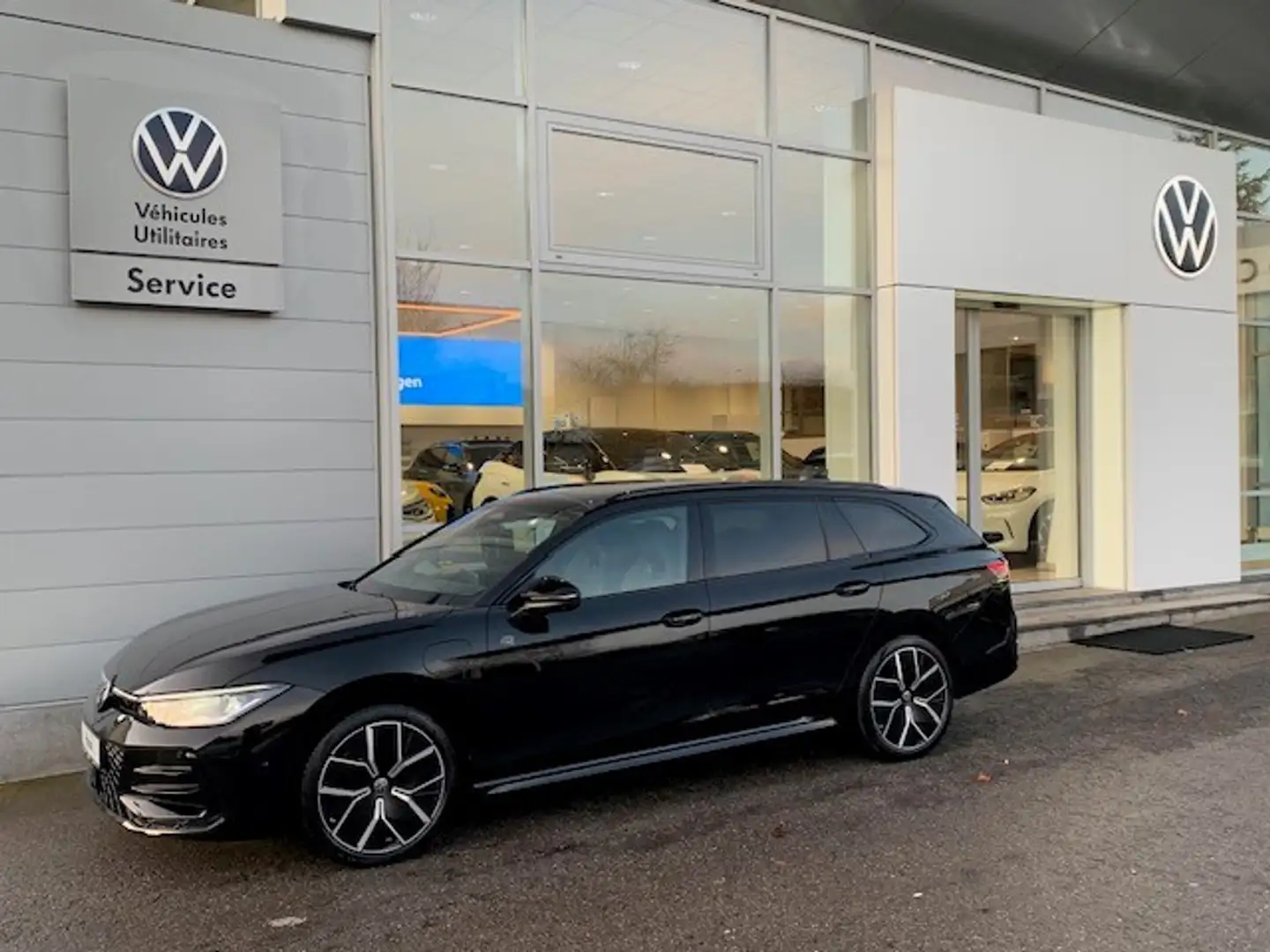Volkswagen Passat R-LINE SIGNATURE 1.5eHYBRID 177CV DSG6 Noir - 1