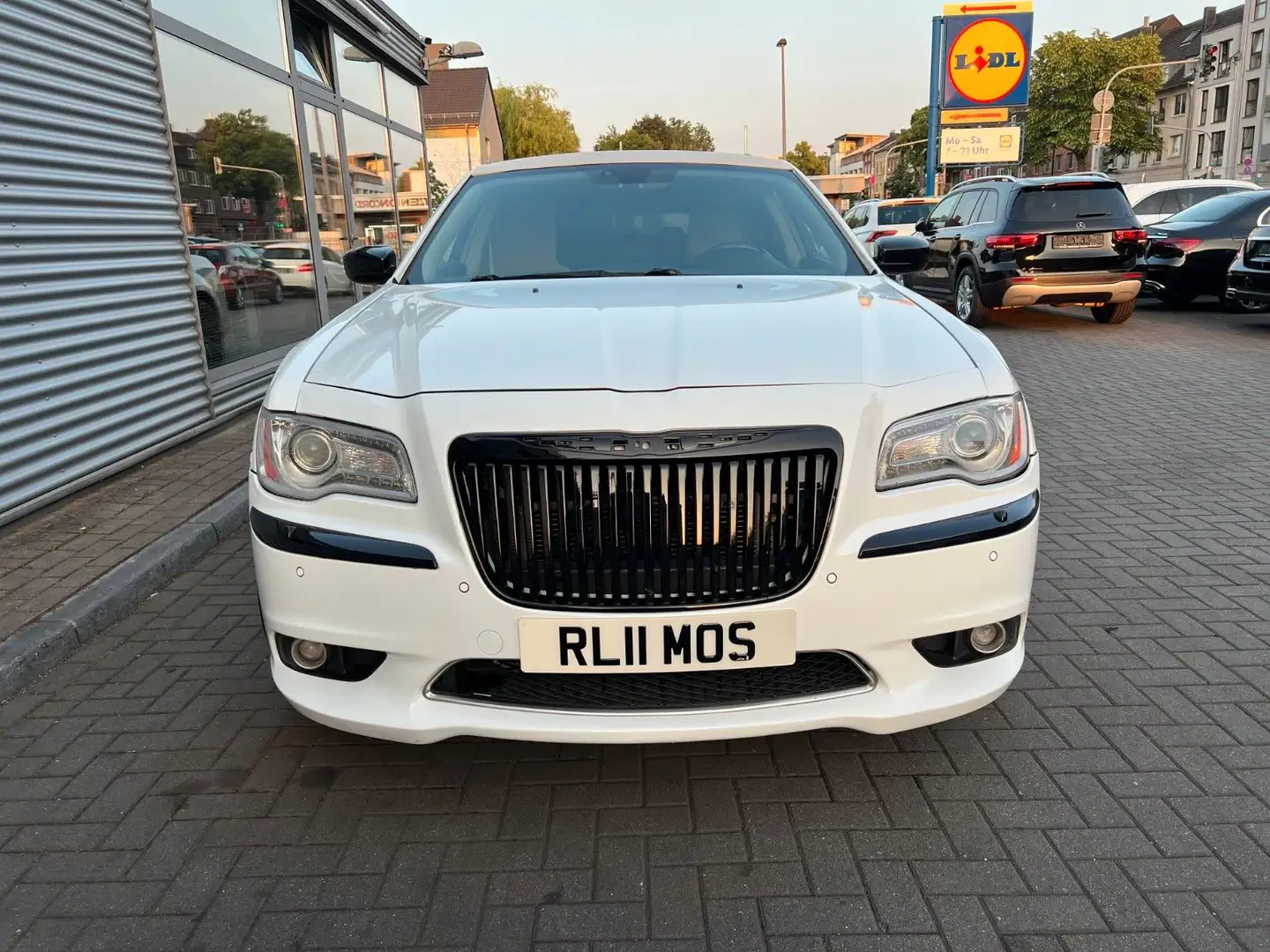 Chrysler 300C /Stretch Limousine Bílá - 2