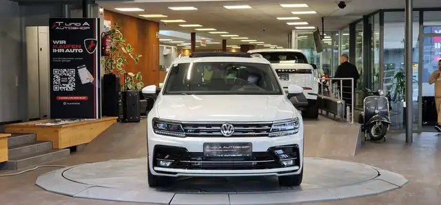 Volkswagen Tiguan view 2