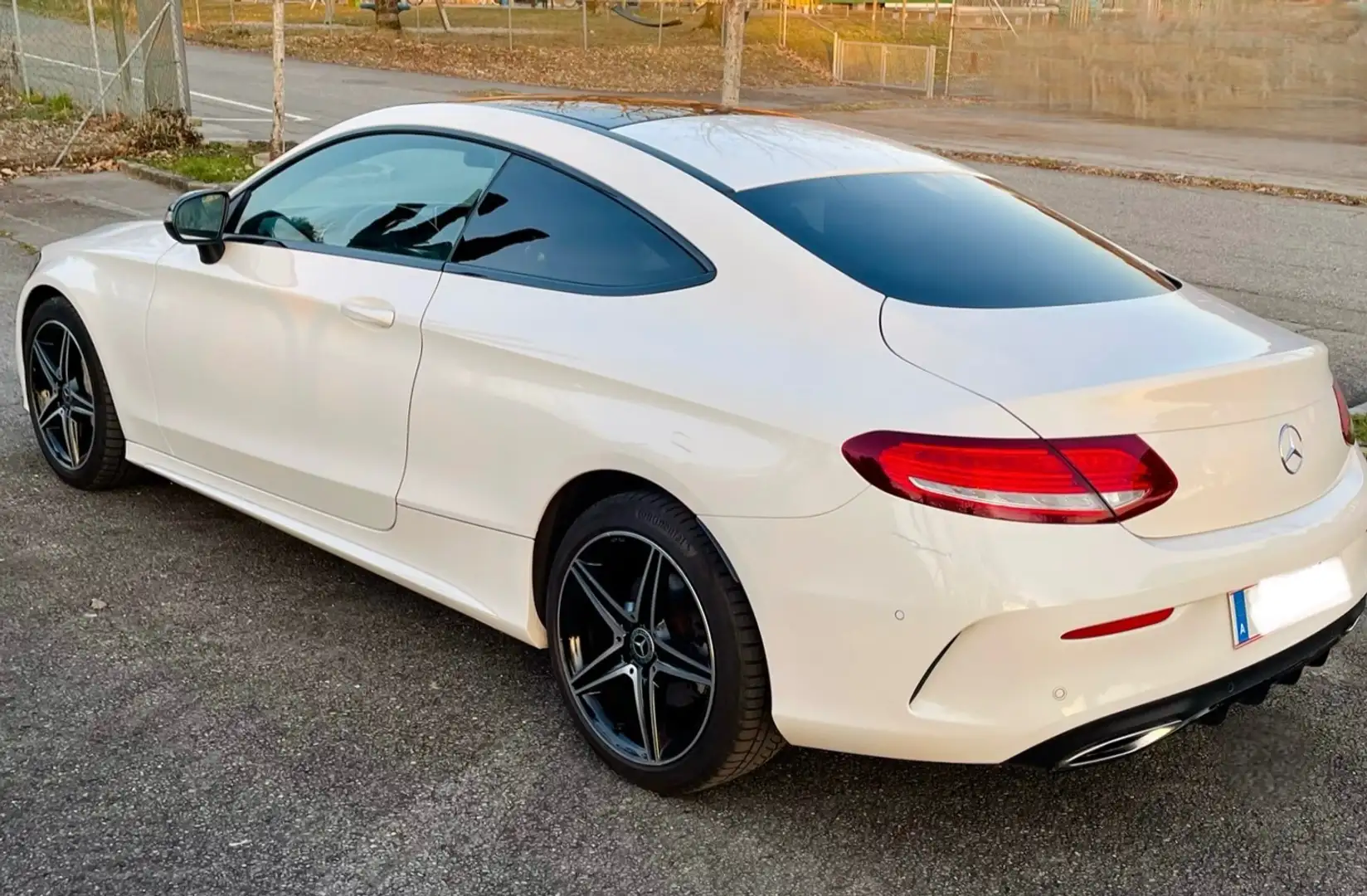 Mercedes-Benz C 250 C+250+Coupe+Aut. AMG Paket Weiß - 2