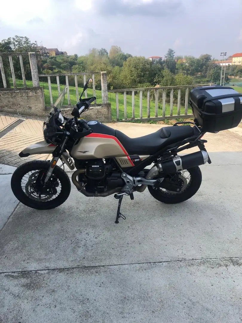 Moto Guzzi V 85 TT Travel Bej - 1