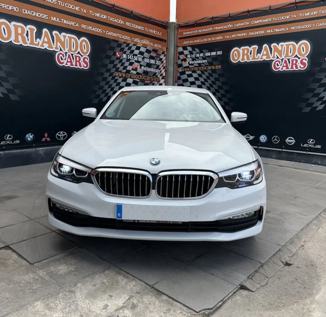 BMW 520 520dA Touring Luxury Line Blanco - 2