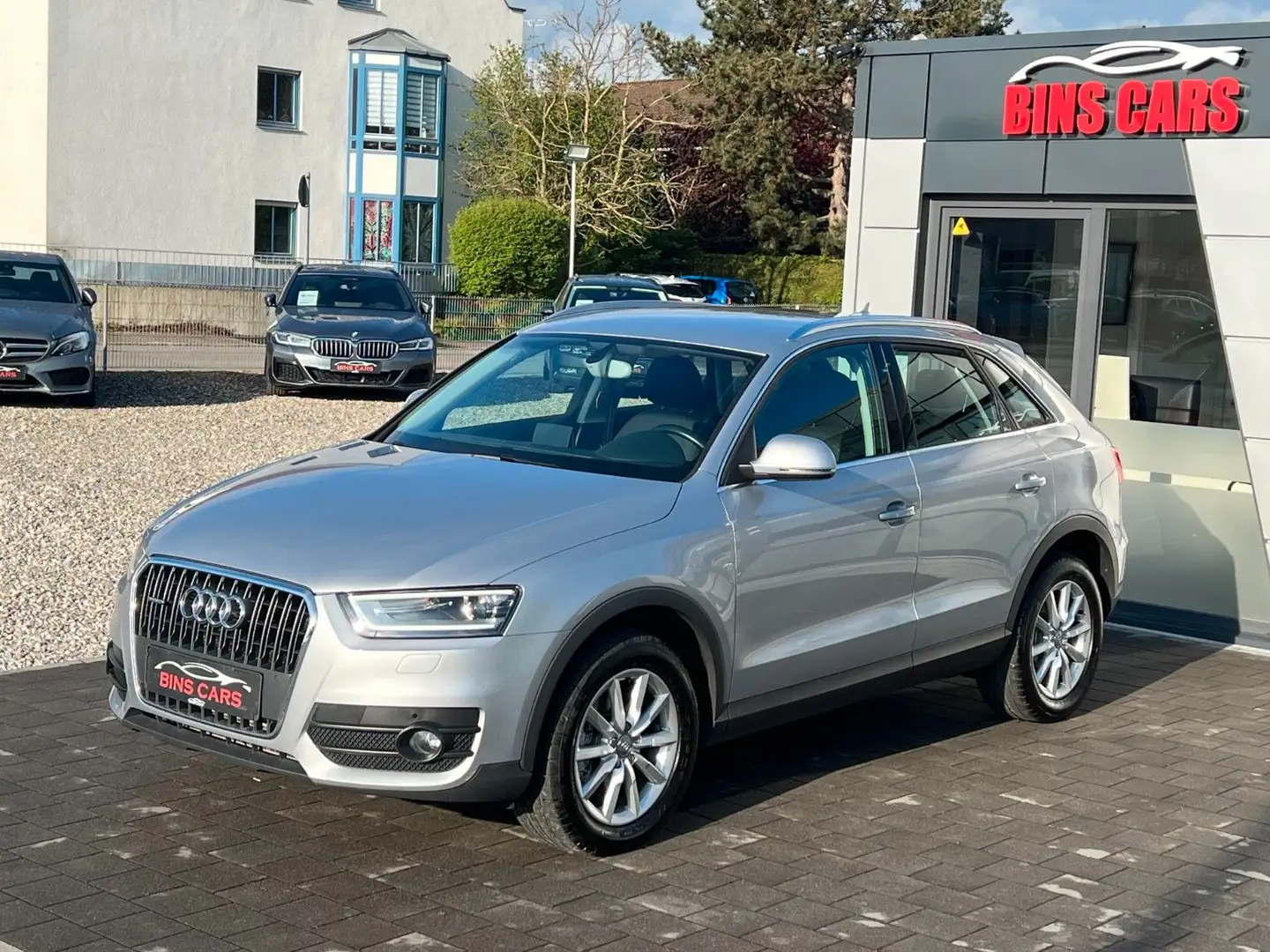Audi Q3 2.0 TDI quattro*Xenon*Navi*2.Hand*Scheckheft Silber - 2