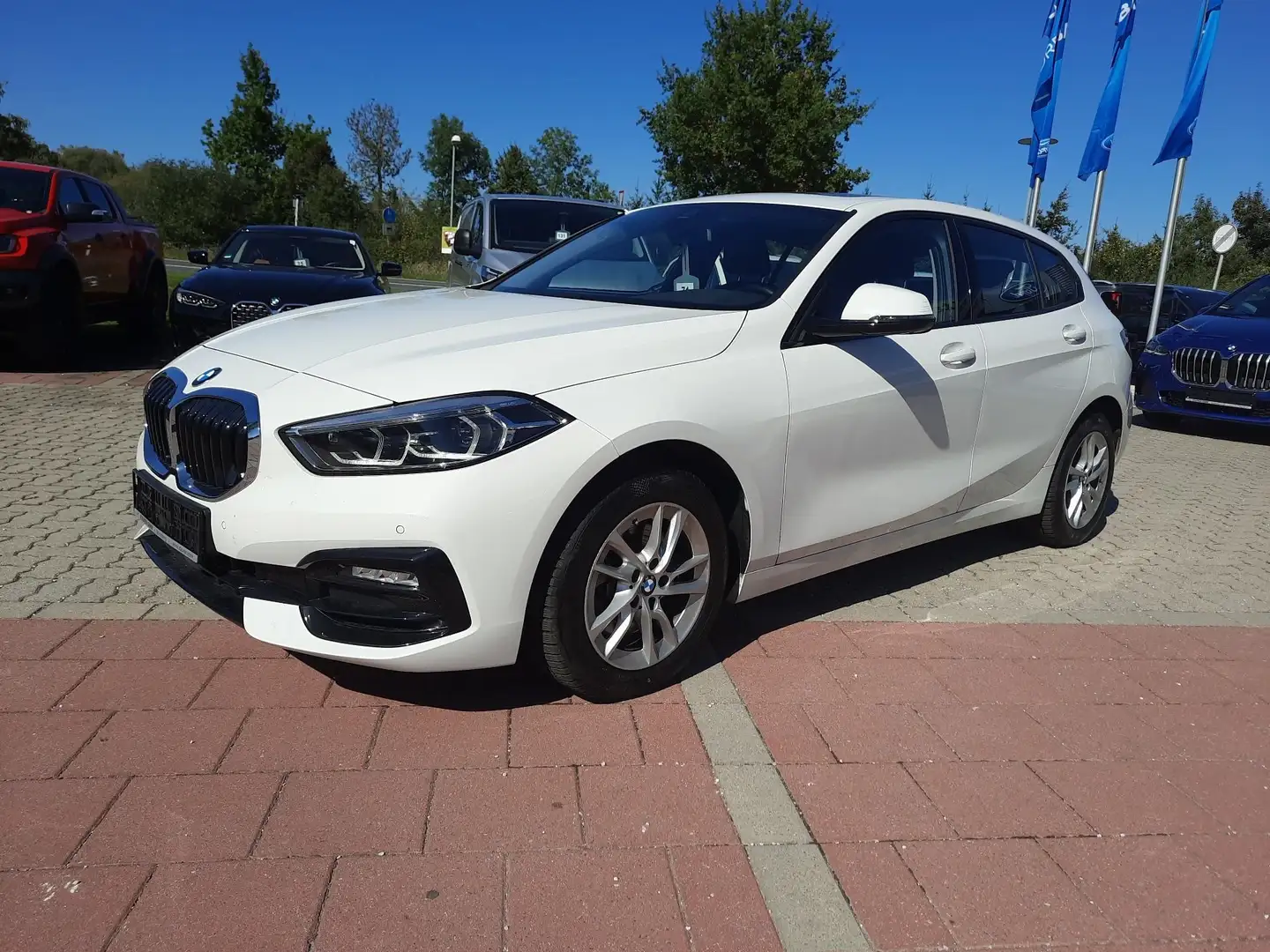 BMW 118 i Sport Line Leder/Stoff Navi PDC LED Panora Weiß - 2
