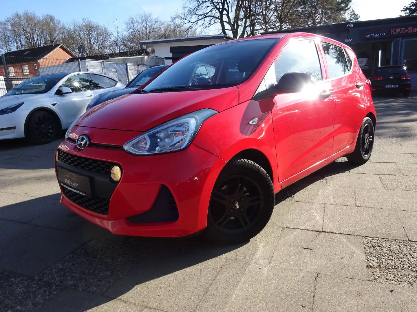 Hyundai i10 Pure /1-Hand / Tüv 03.2028 Rot - 1