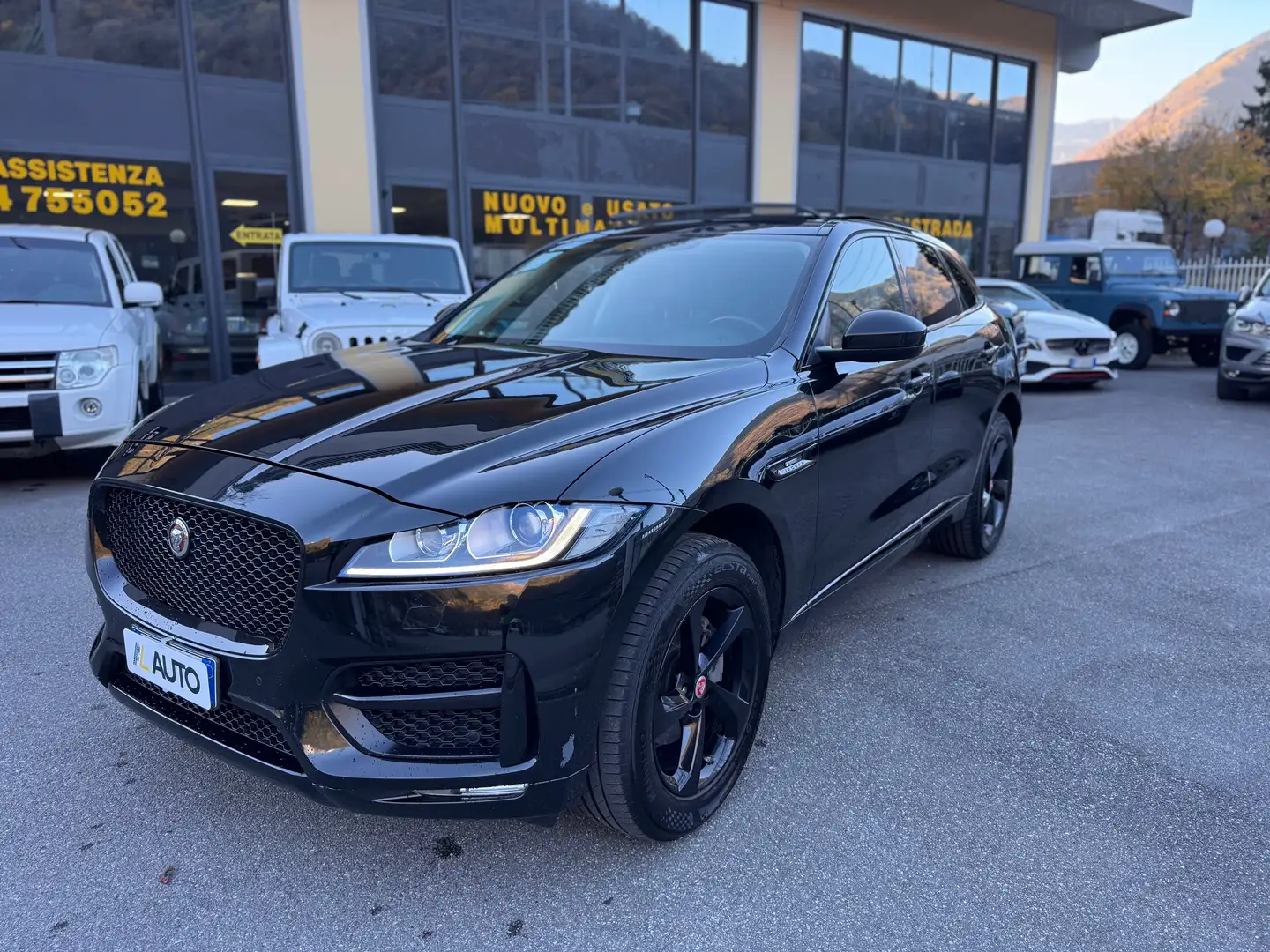 Jaguar F-Pace F-Pace 2015 2.0d i4 R-Sport awd 180cv auto my18 Nero - 1