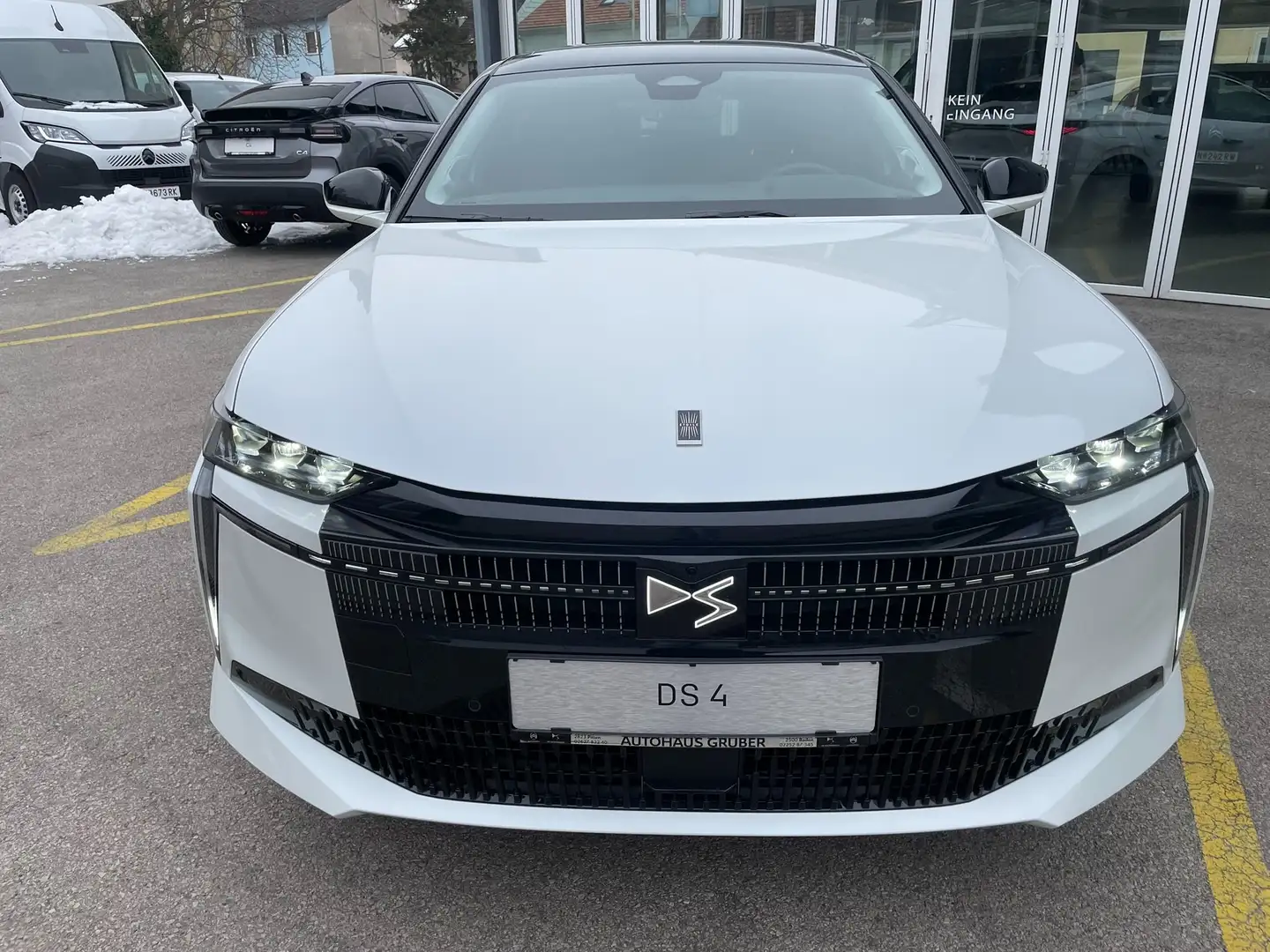 DS Automobiles N°4 Etoile Nappaleder Plug-In Hybrid 225PS Weiß - 2