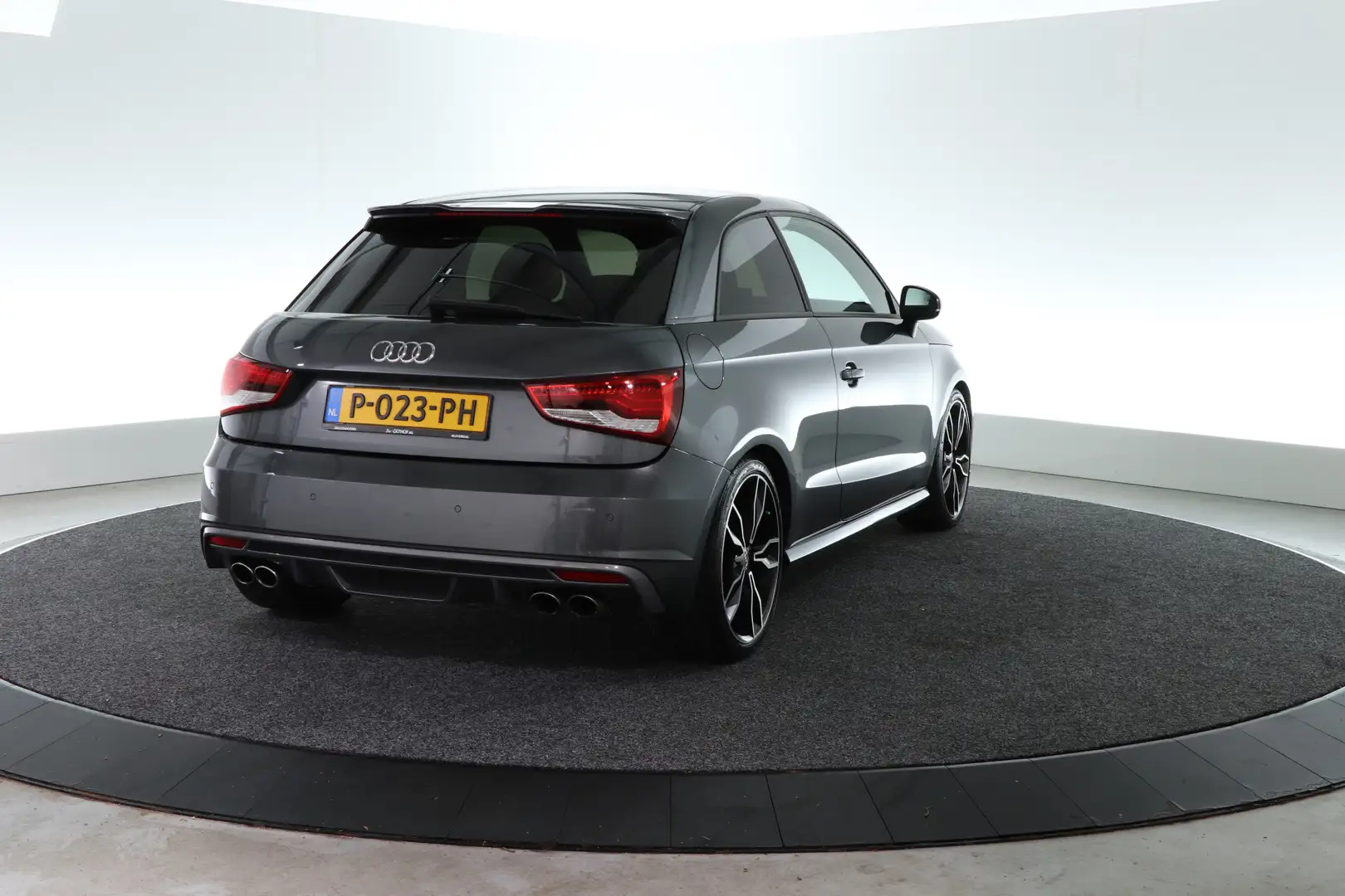 Audi A1 2.0 TFSI S1 Quattro S-Line | 332 PK | STOELVERW. | Grigio - 2