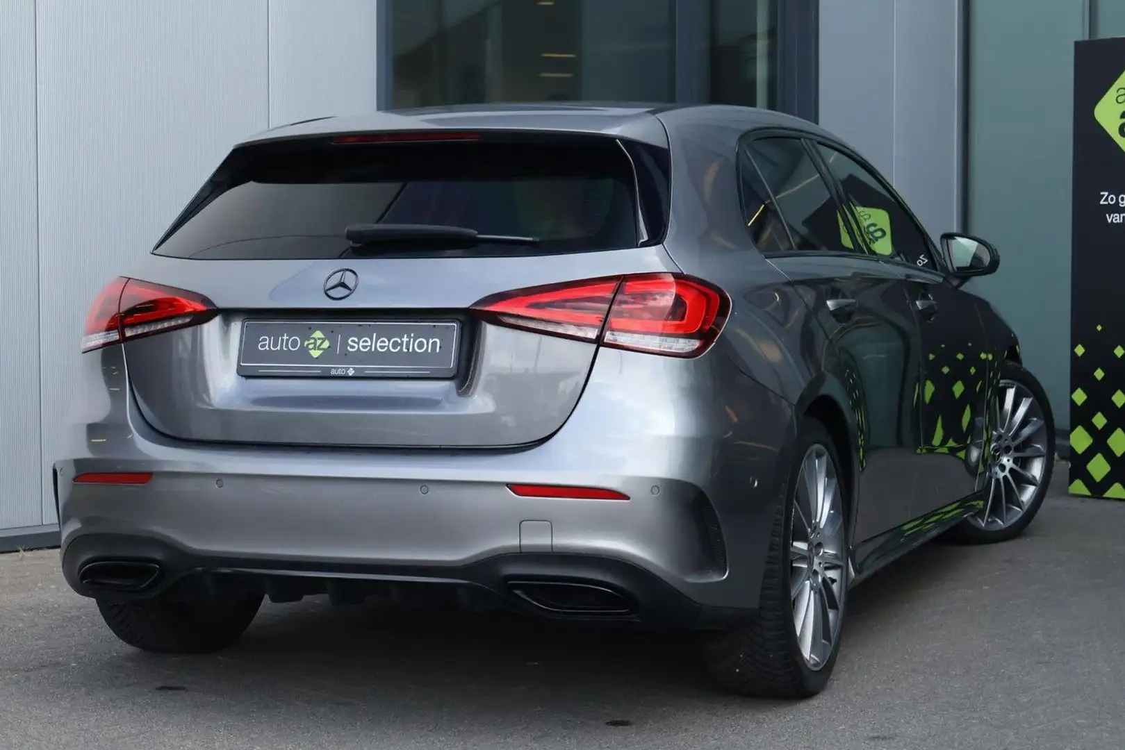 Mercedes-Benz A 220 Launch Edition Premium Gris - 2