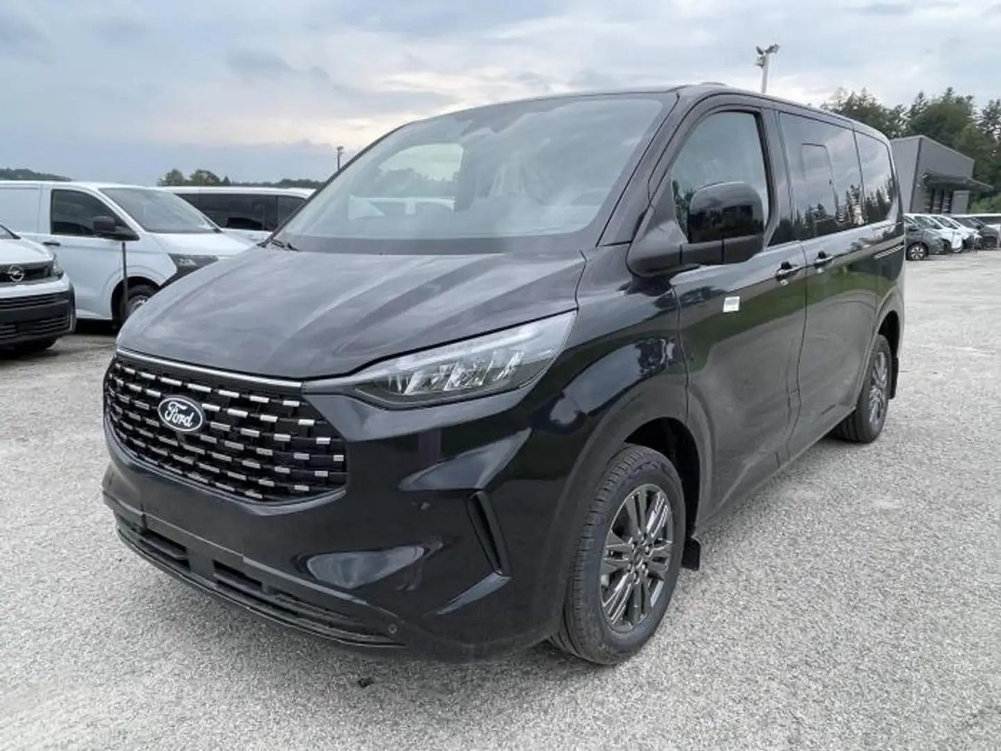Ford Tourneo Custom 320 L1 Titanium (320 Titanium) 2.0 EcoBlue 125k... Schwarz - 1