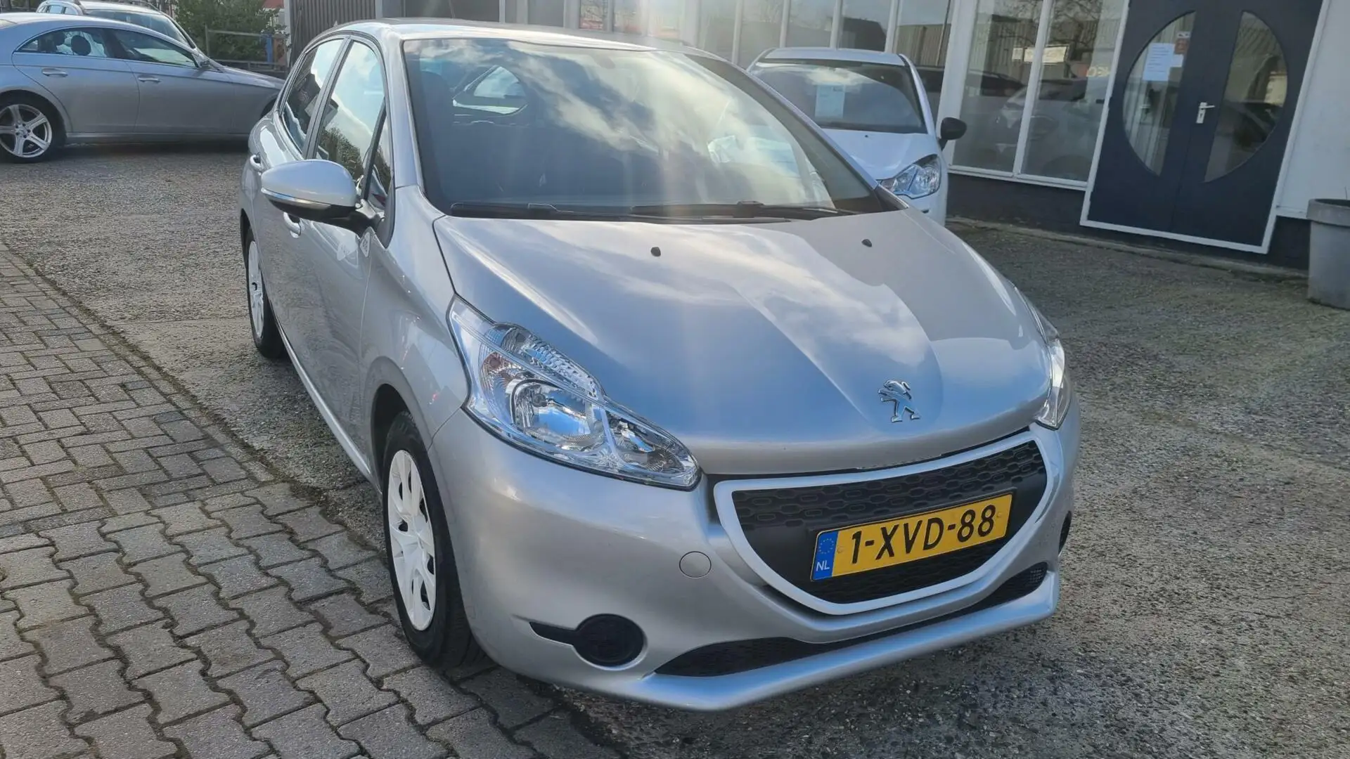 Peugeot 208 1.0 PureTech LIKE💢€4999,-💢BJN2015 150594 KM N.A. Grigio - 2
