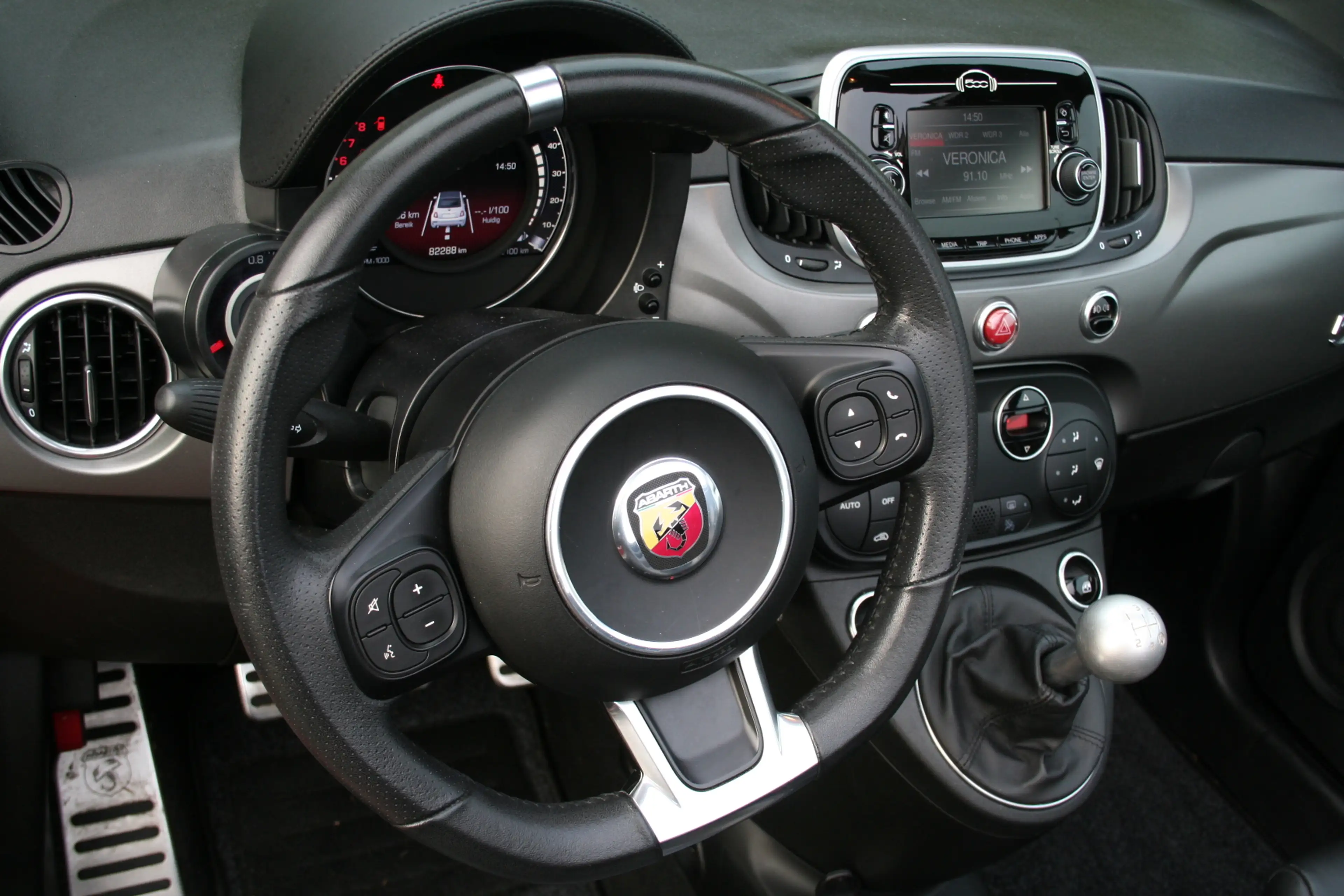 Fiat 500C Abarth 595 — photo 8
