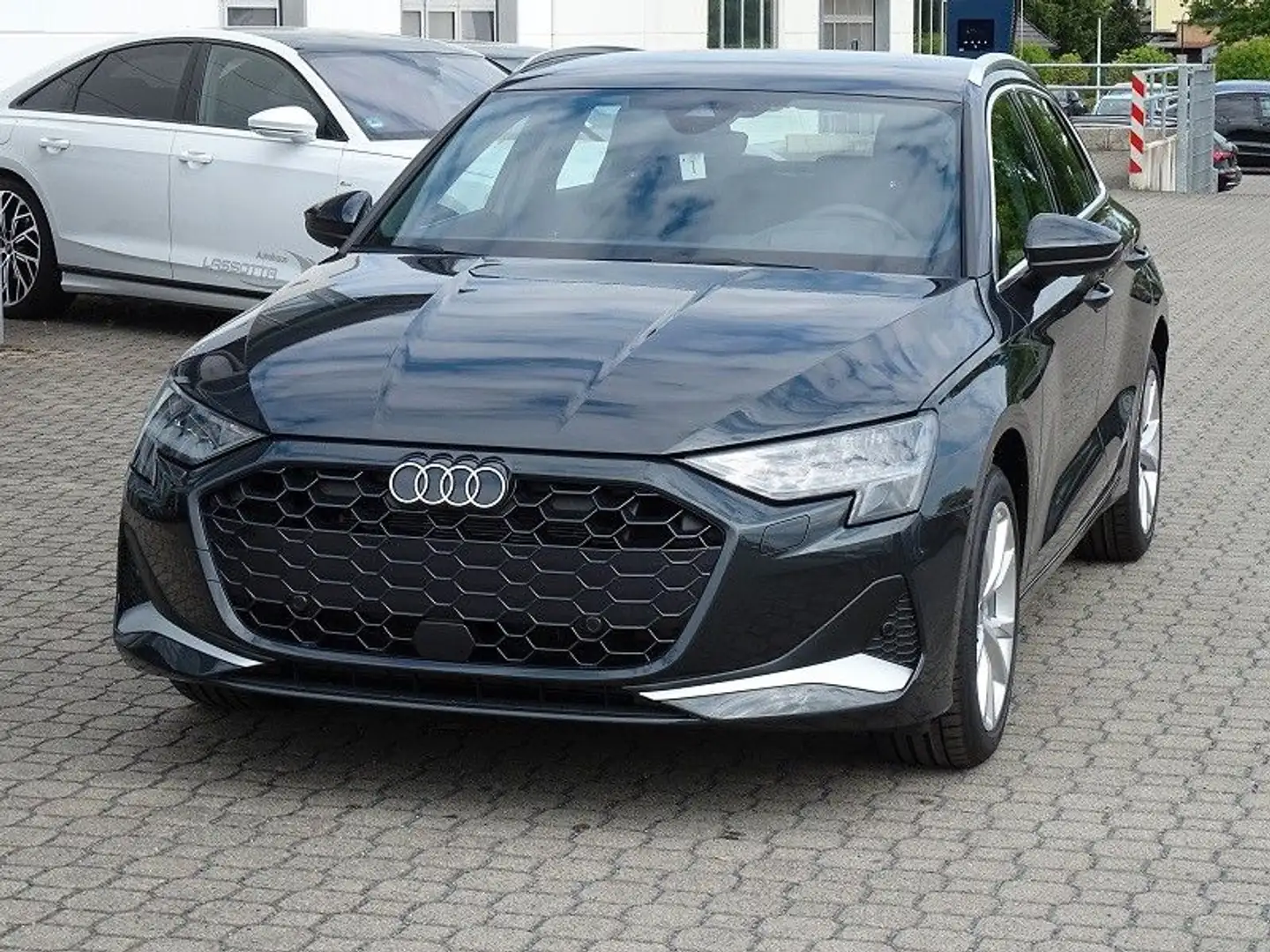 Audi A3 Sportback 35 TFSI S-tronic advanced / SONOS Grau - 2