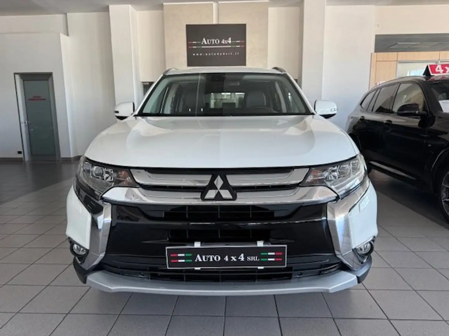 Mitsubishi Outlander Outlander III 2.2 Instyle Plus AWD 7P. auto Bianco - 2