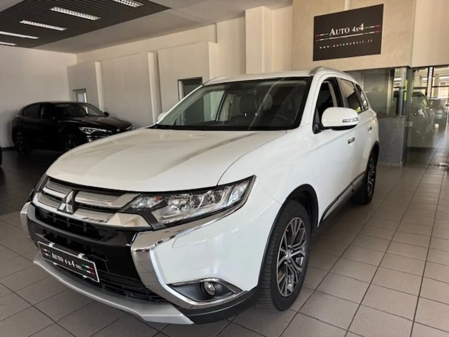 Mitsubishi Outlander Outlander III 2.2 Instyle Plus AWD 7P. auto Bianco - 1