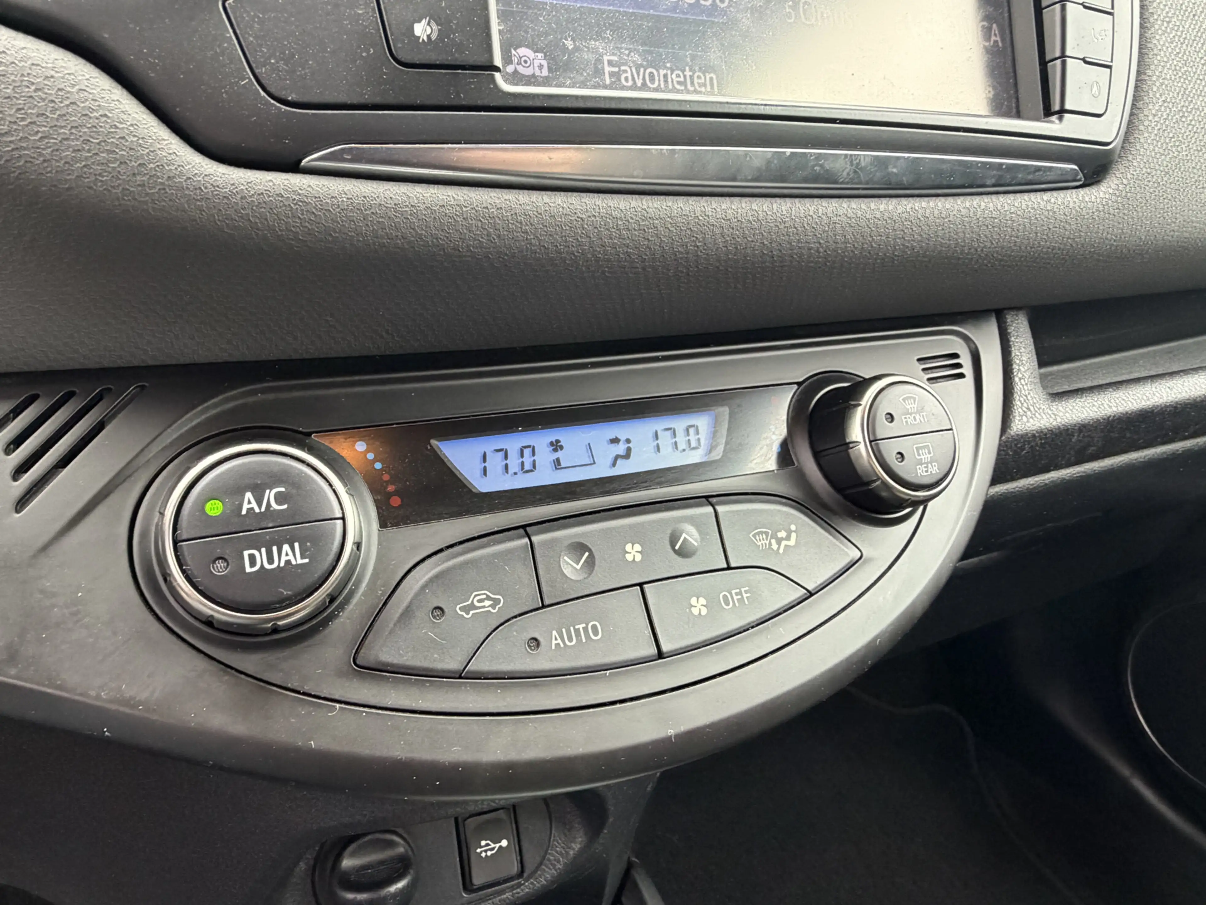 Toyota Yaris 1.5 Full Hybrid Dynamic Keyles LMV Camera — photo 9