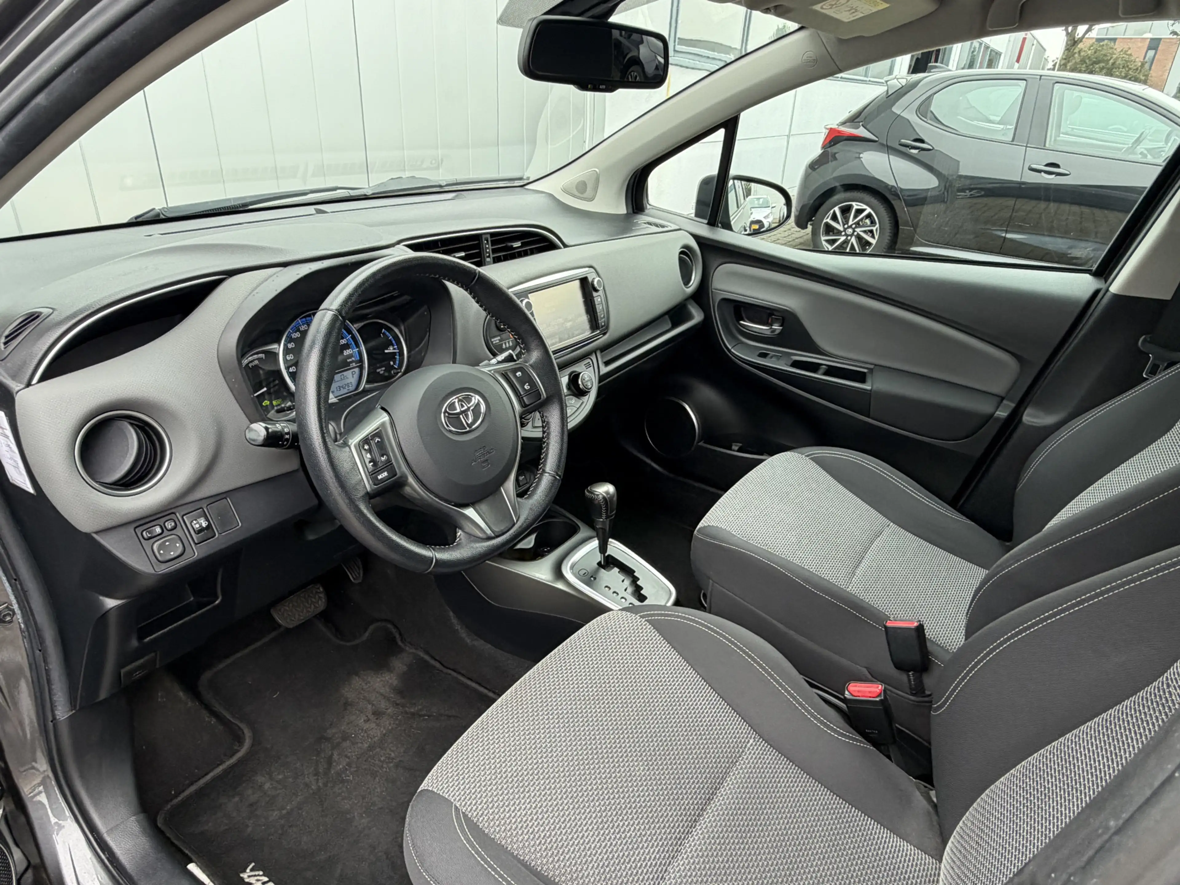Toyota Yaris 1.5 Full Hybrid Dynamic Keyles LMV Camera — photo 8