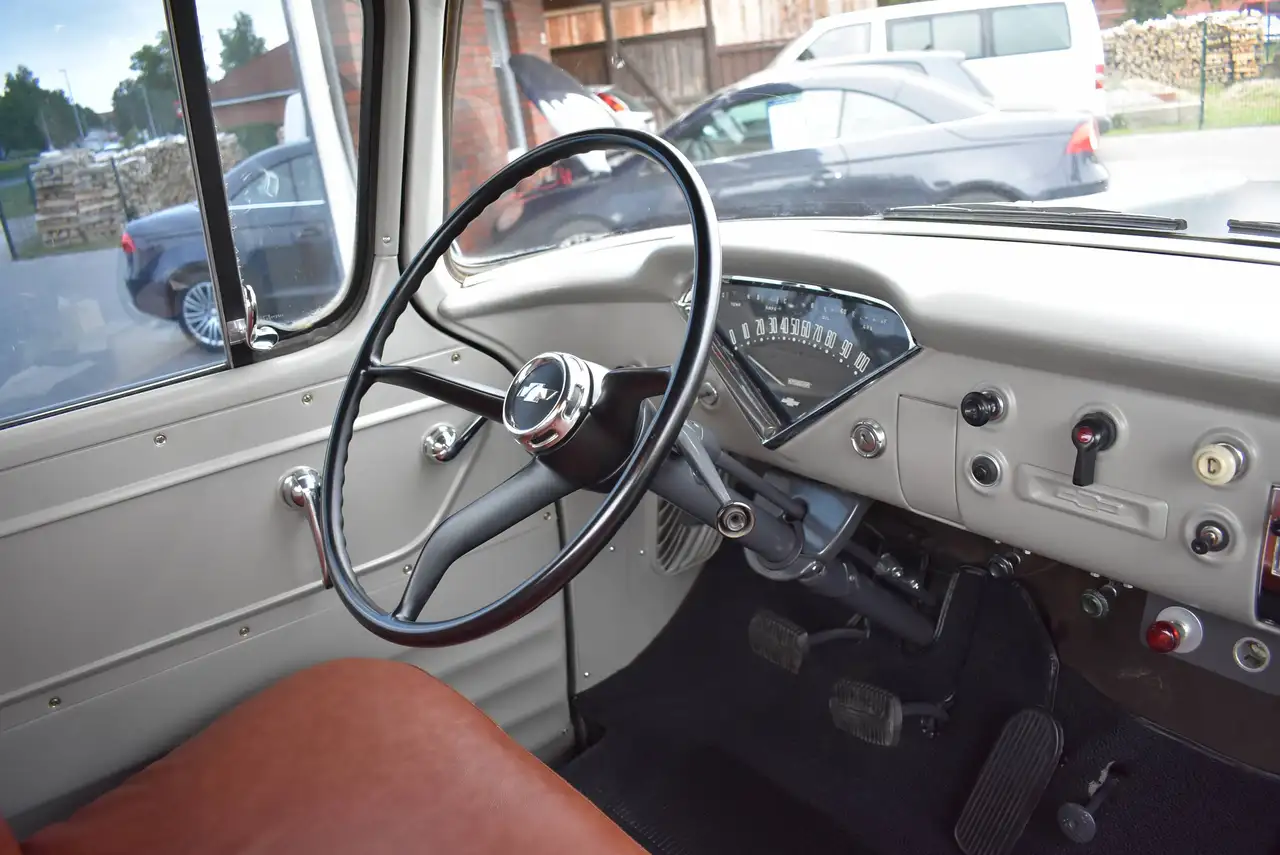 Chevrolet Apache 3200 1/2-ton Pick Up 6 - Zylinder Oldtimer, foto 6