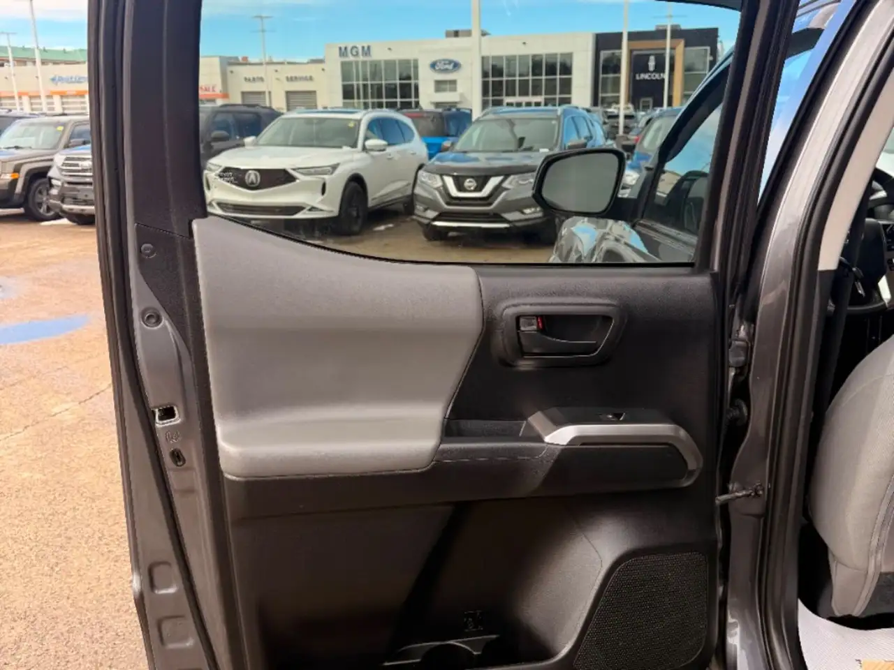 Toyota Tacoma снимка Toyota Tacoma