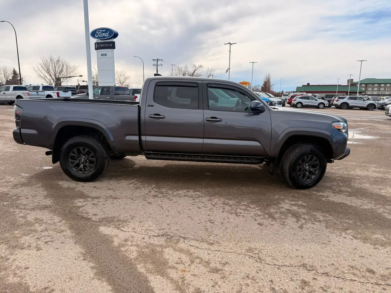 Toyota Tacoma снимка Toyota Tacoma