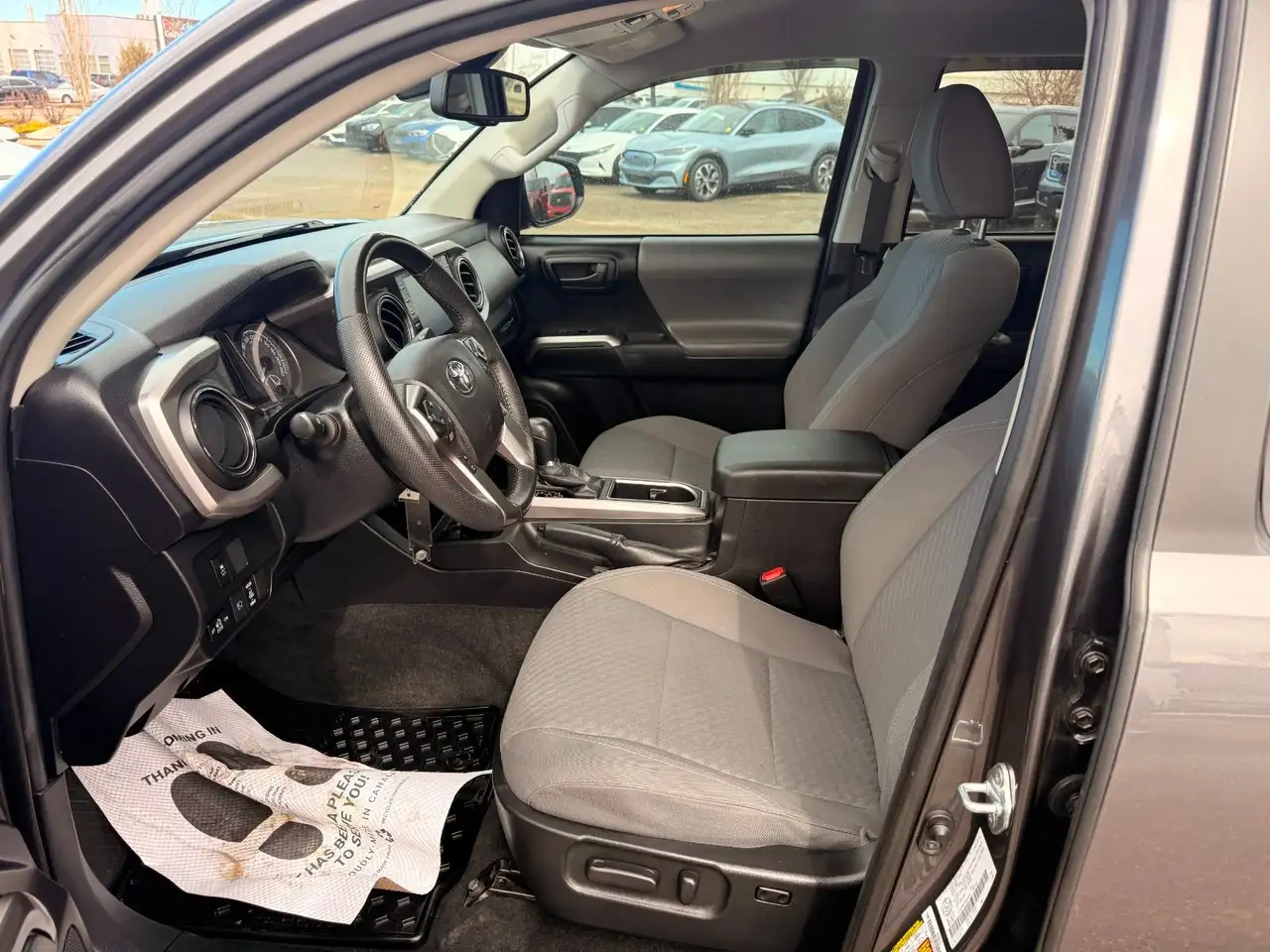 Toyota Tacoma снимка Toyota Tacoma