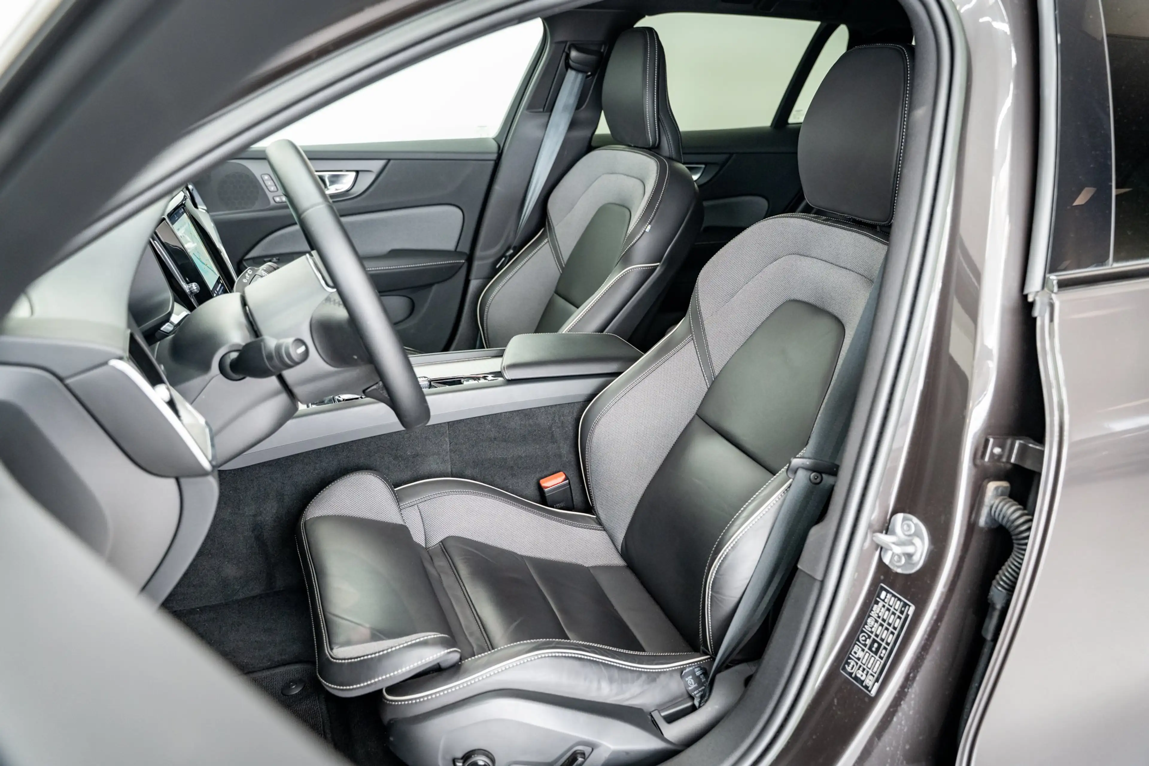 Volvo V60 Cross Country V60 B5 250PK Plus Bright Cross Country | Adap crui — photo 13