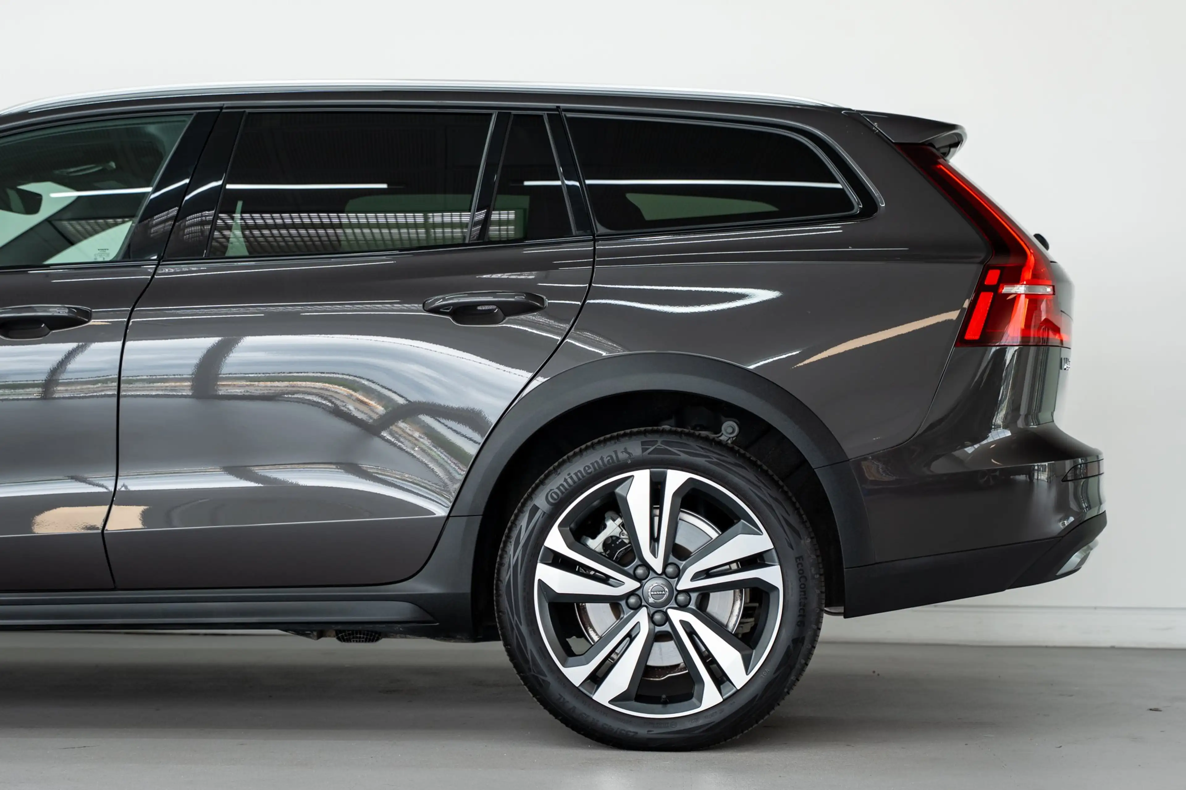 Volvo V60 Cross Country V60 B5 250PK Plus Bright Cross Country | Adap crui — photo 14