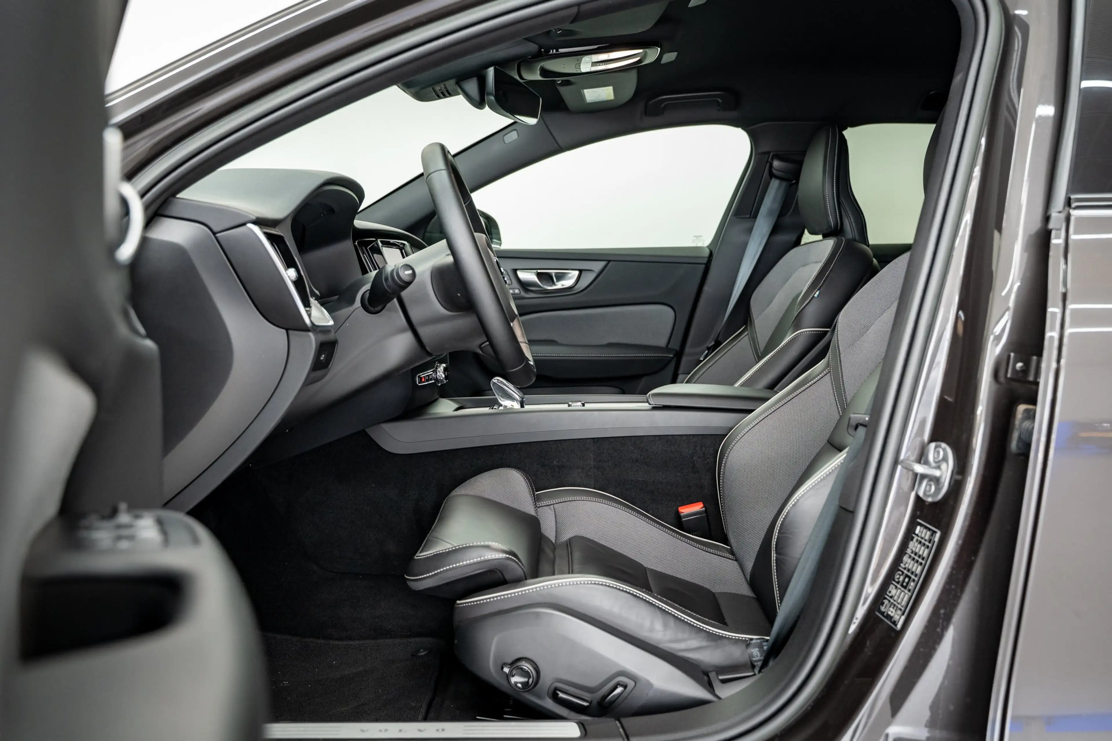 Volvo V60 Cross Country V60 B5 250PK Plus Bright Cross Country | Adap crui — photo 15
