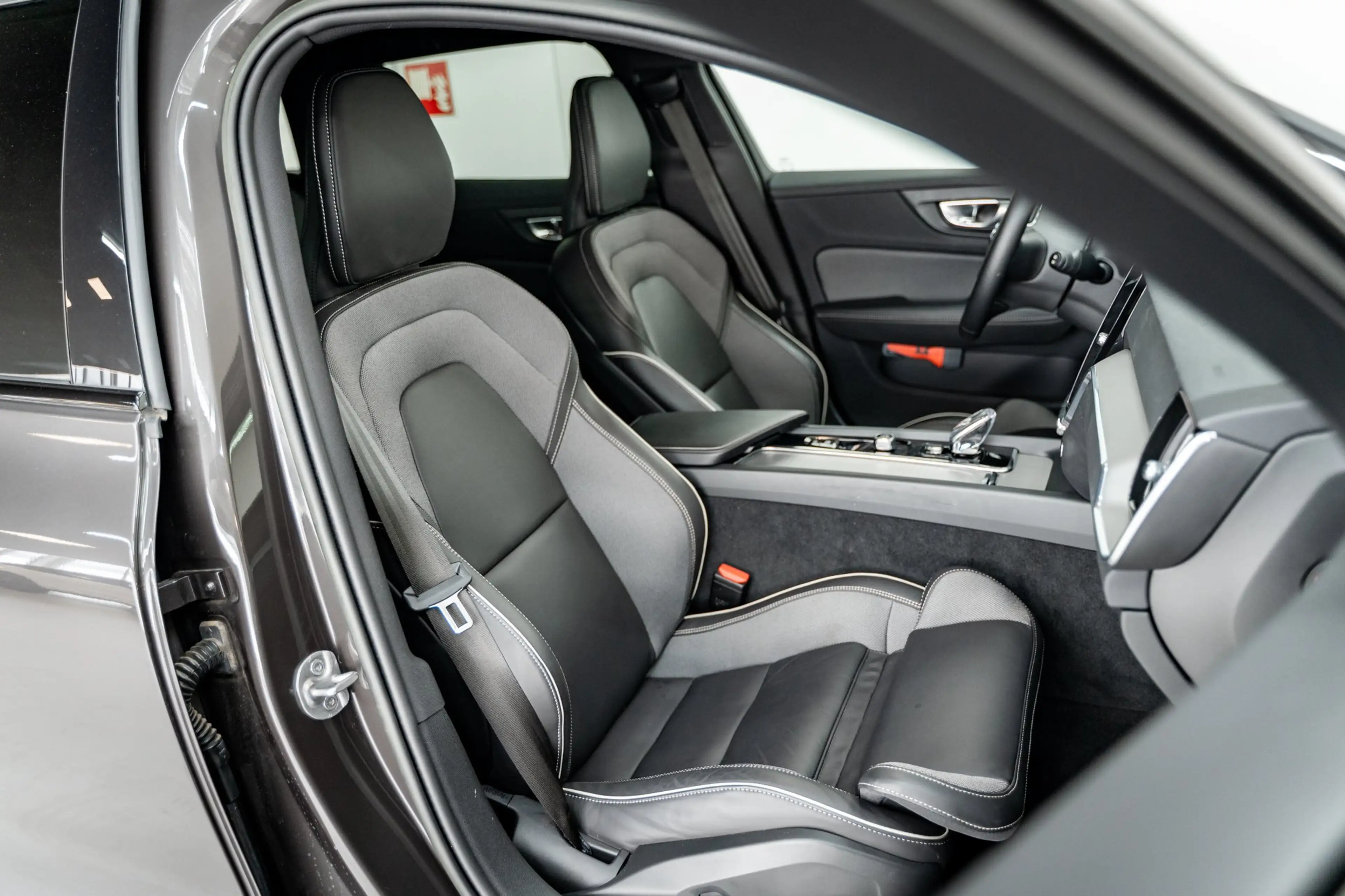 Volvo V60 Cross Country V60 B5 250PK Plus Bright Cross Country | Adap crui — photo 6