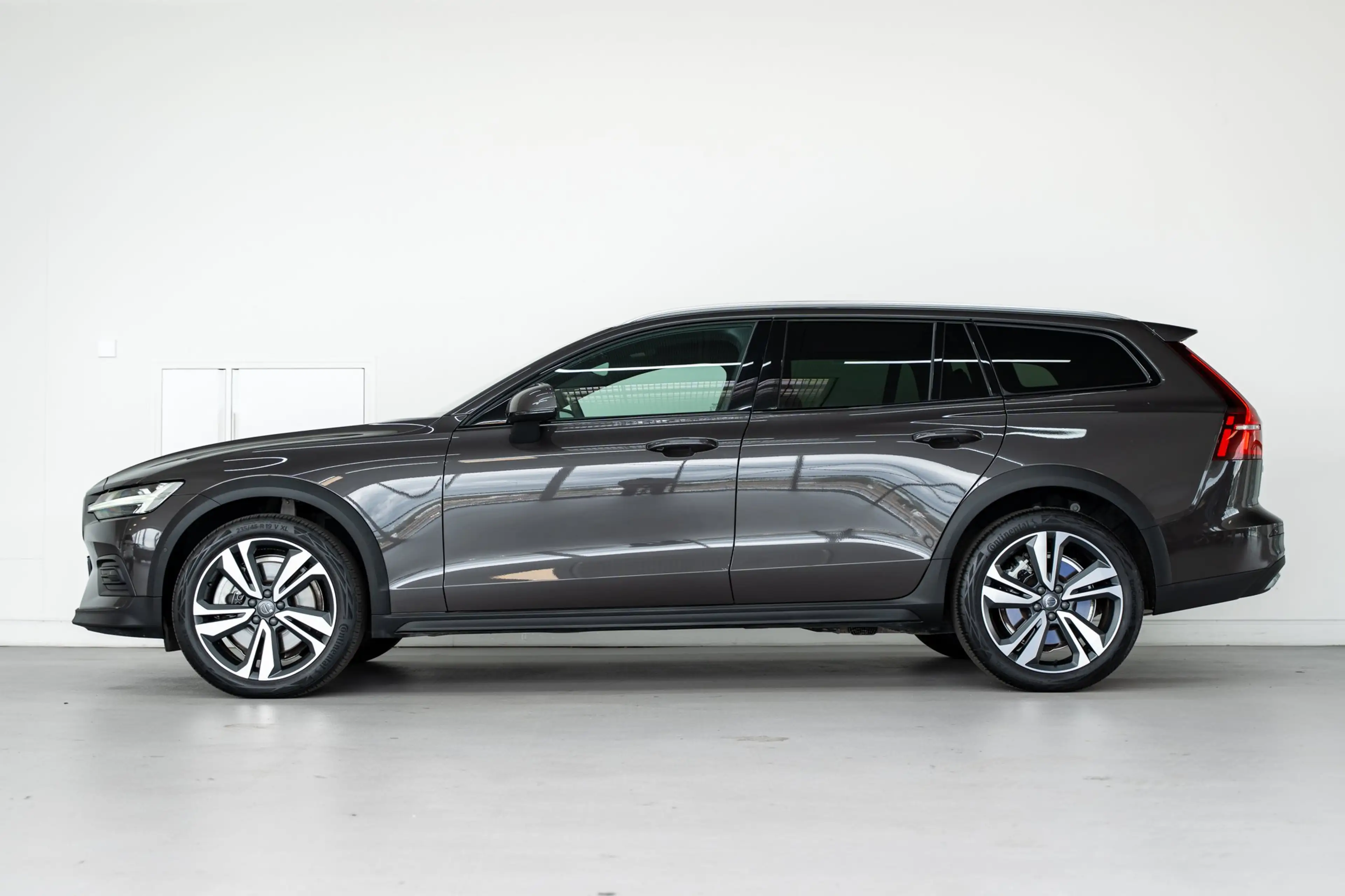 Volvo V60 Cross Country V60 B5 250PK Plus Bright Cross Country | Adap crui — photo 2