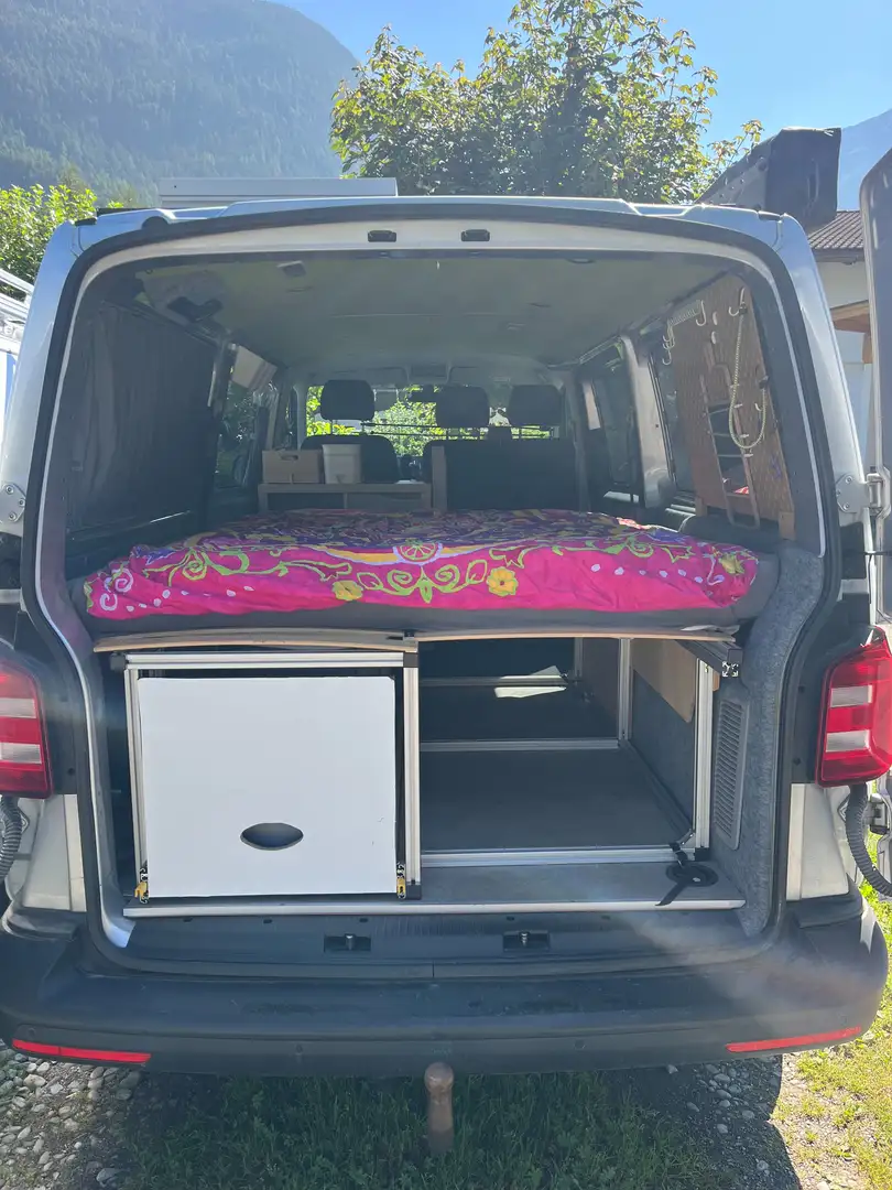 Volkswagen T6 Transporter Vom 6-Sitzer zum Camper in no time Silber - 1
