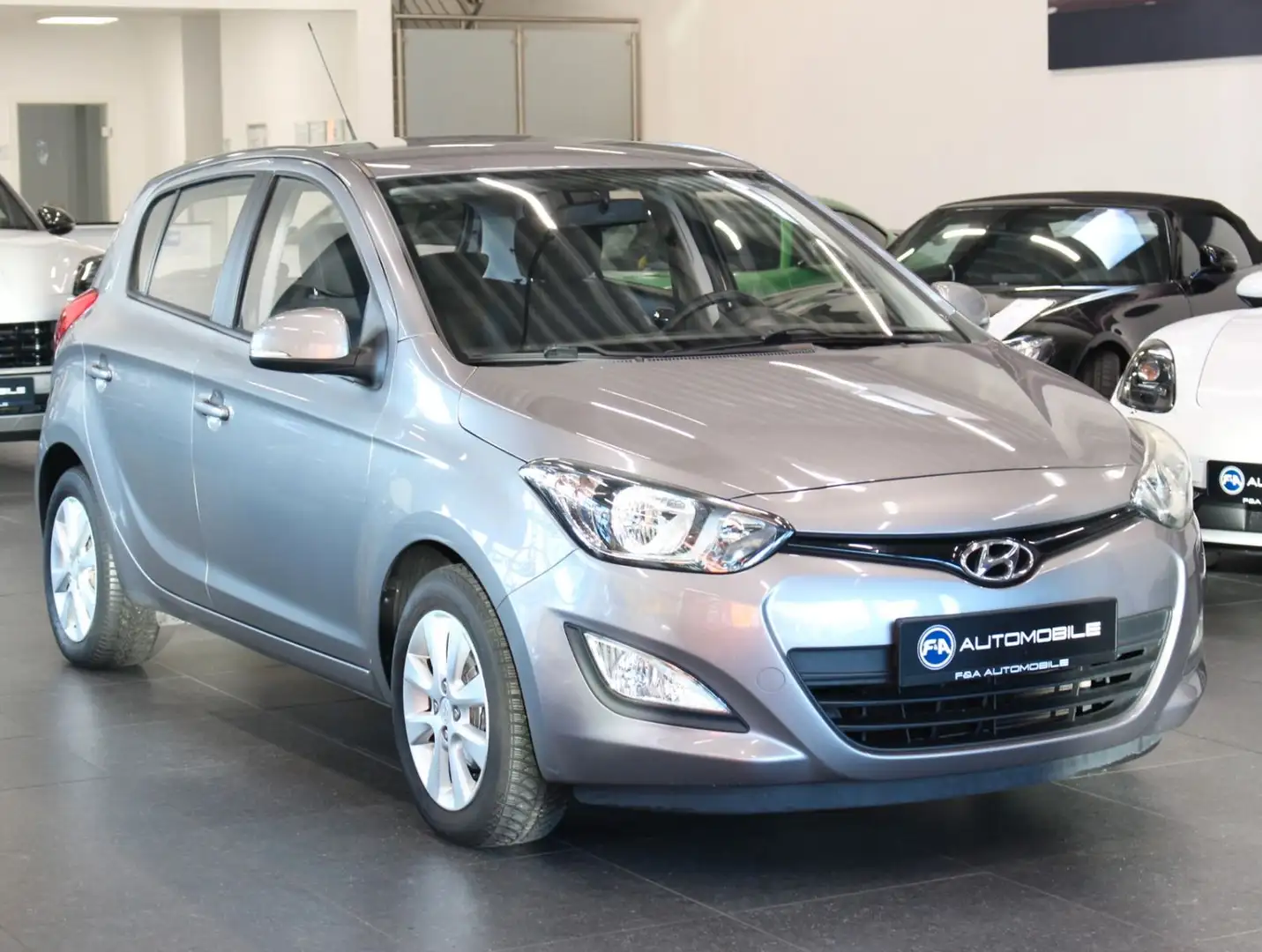 Hyundai i20 1.2 5 Star Edition Grau - 2