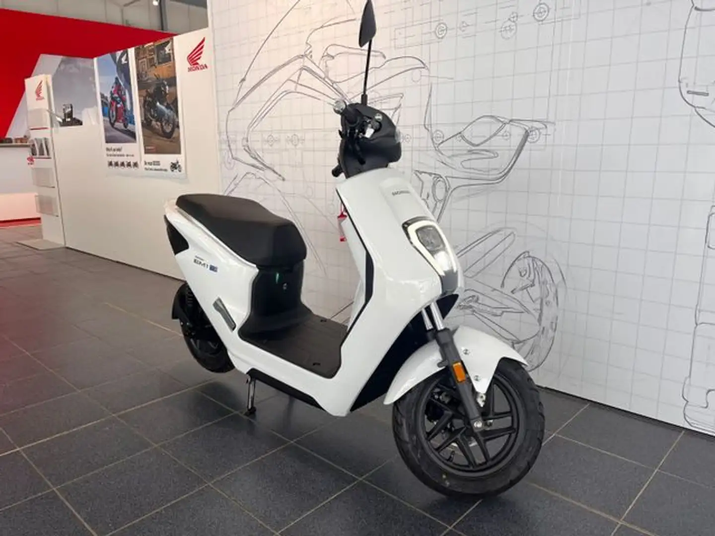 Honda EM1 e : Elektroroller - 1