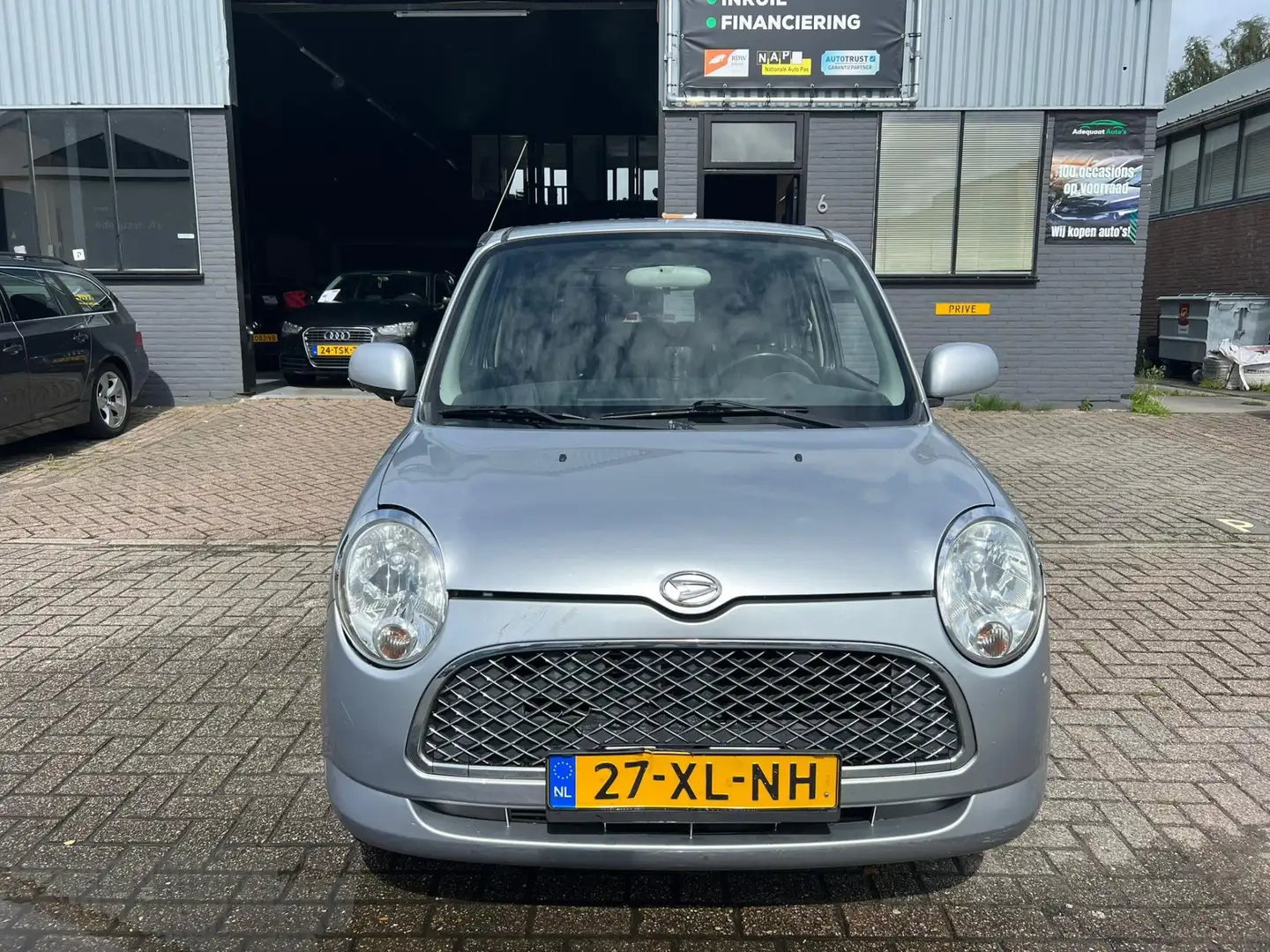 Daihatsu Trevis 1.0/ APK/ NL Auto/ 5 Deuren/ Trekhaak Grey - 2