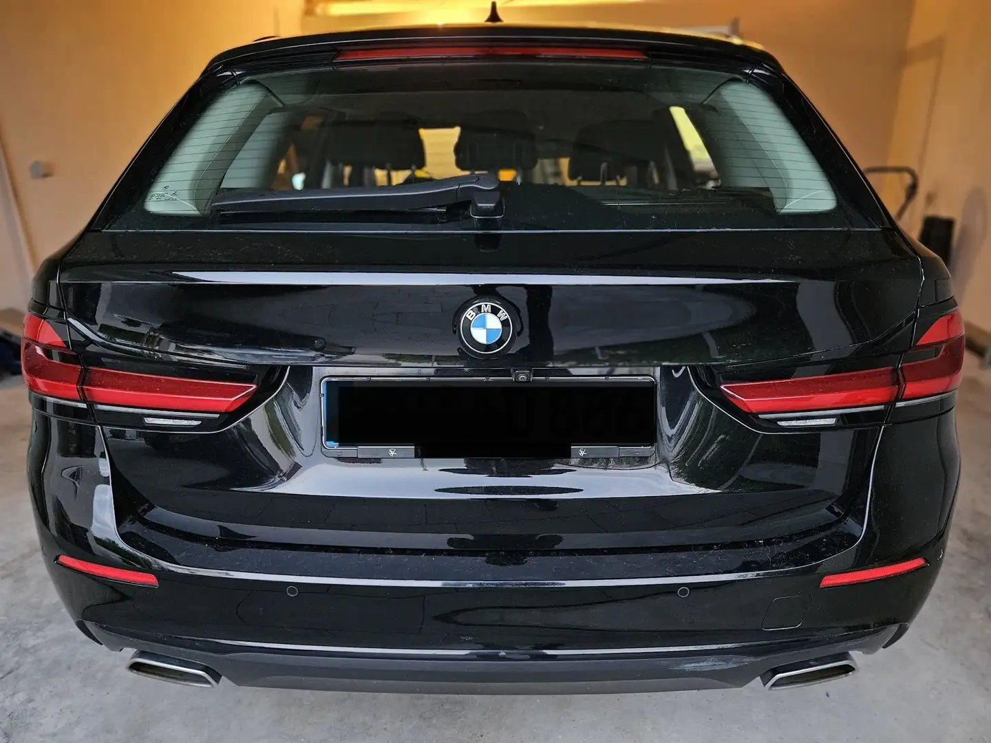 BMW 520 d (G31)*HUD*AHK*DAB*Driving Assistent* Schwarz - 2