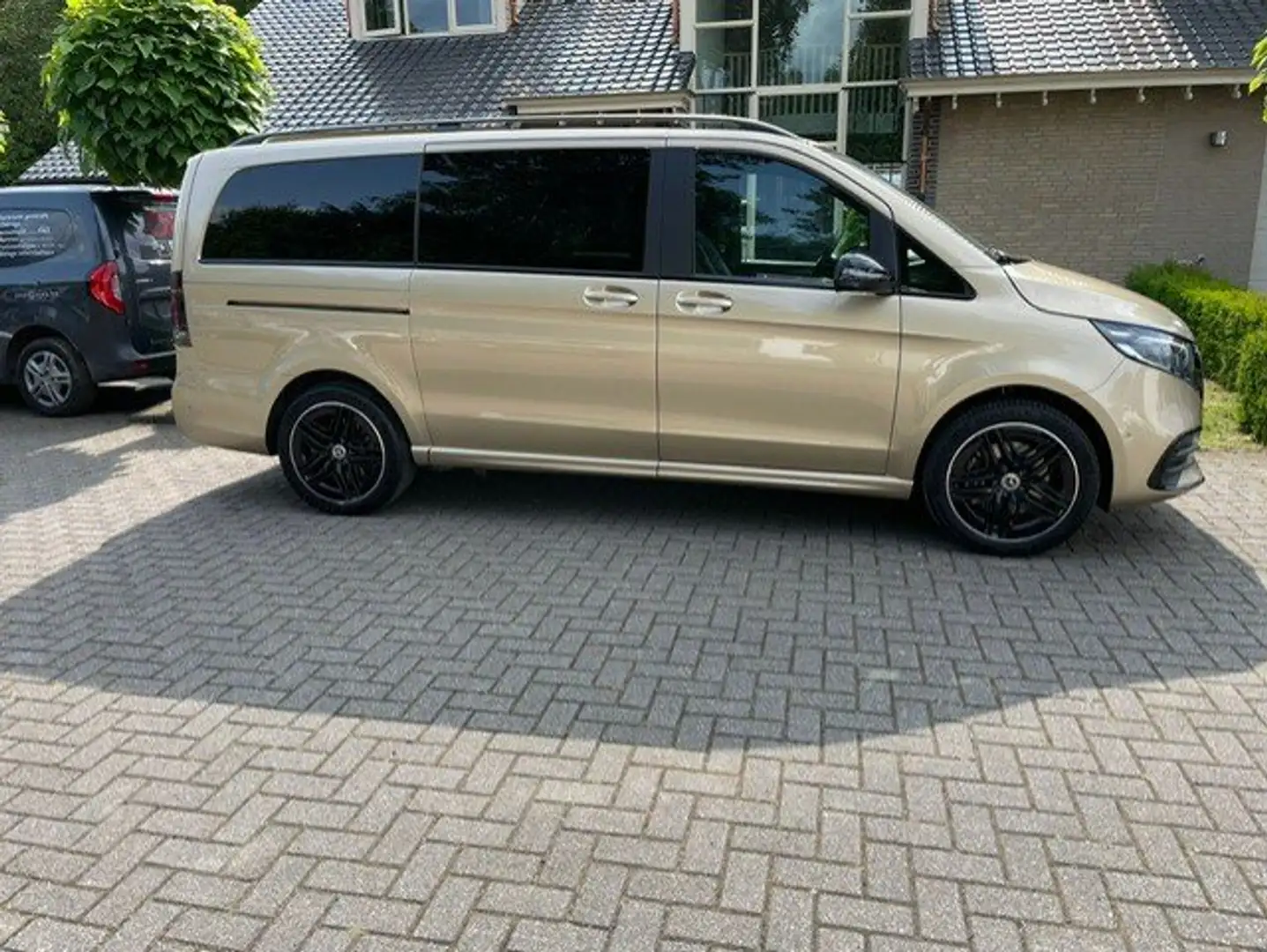 Mercedes-Benz V 300 d 4MATIC AMG LINE LANG WIDESCREEN CAMERA - 2