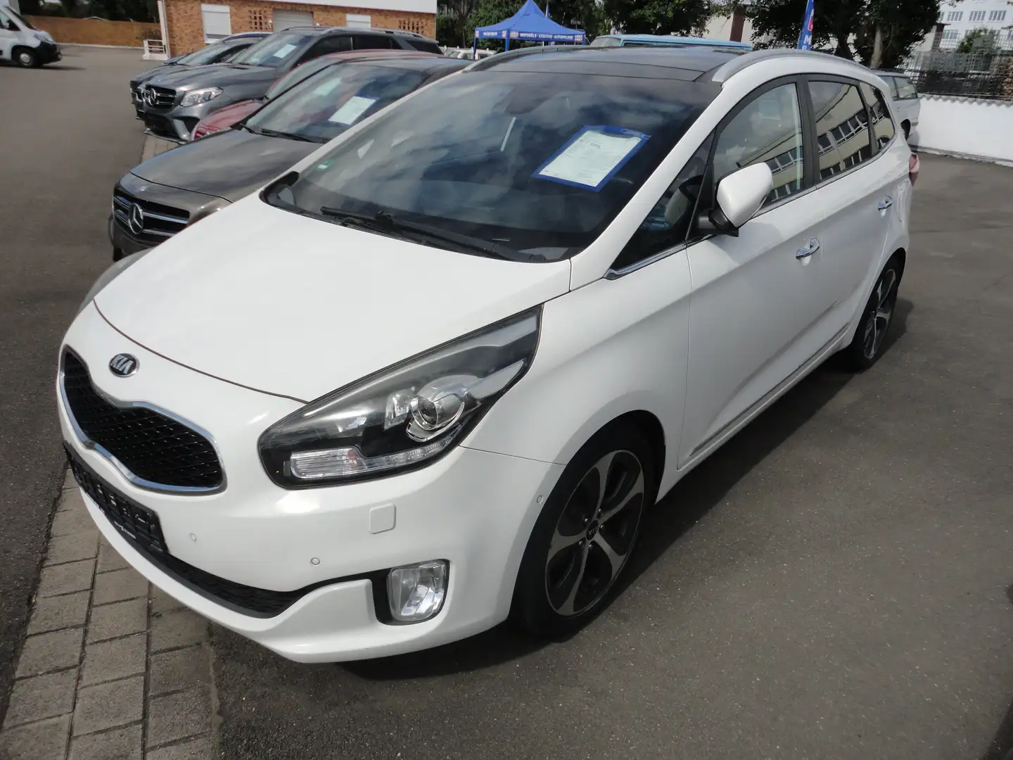 Kia Carens Spirit Beyaz - 1