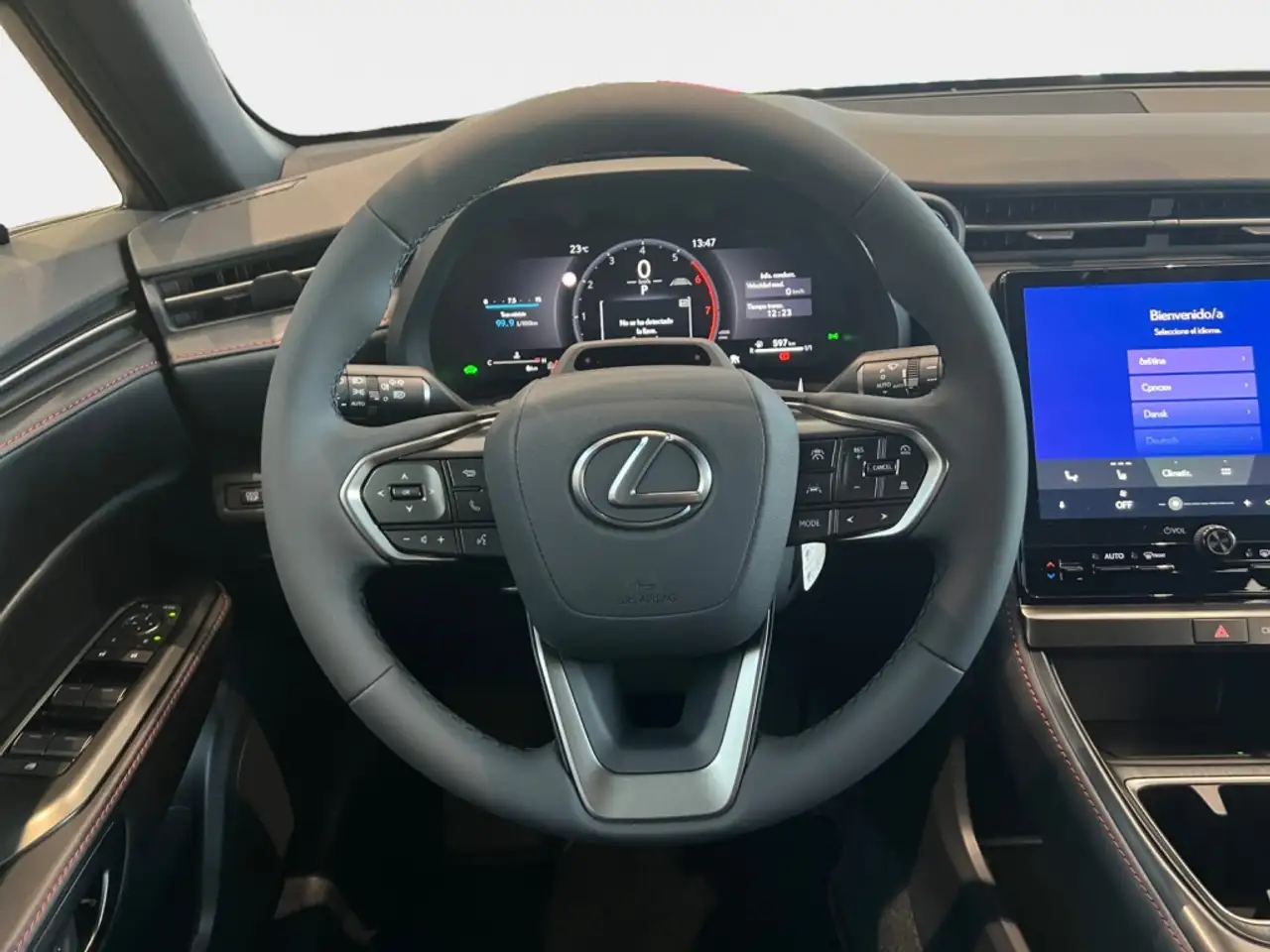 Lexus LBX 2026 — фото 10