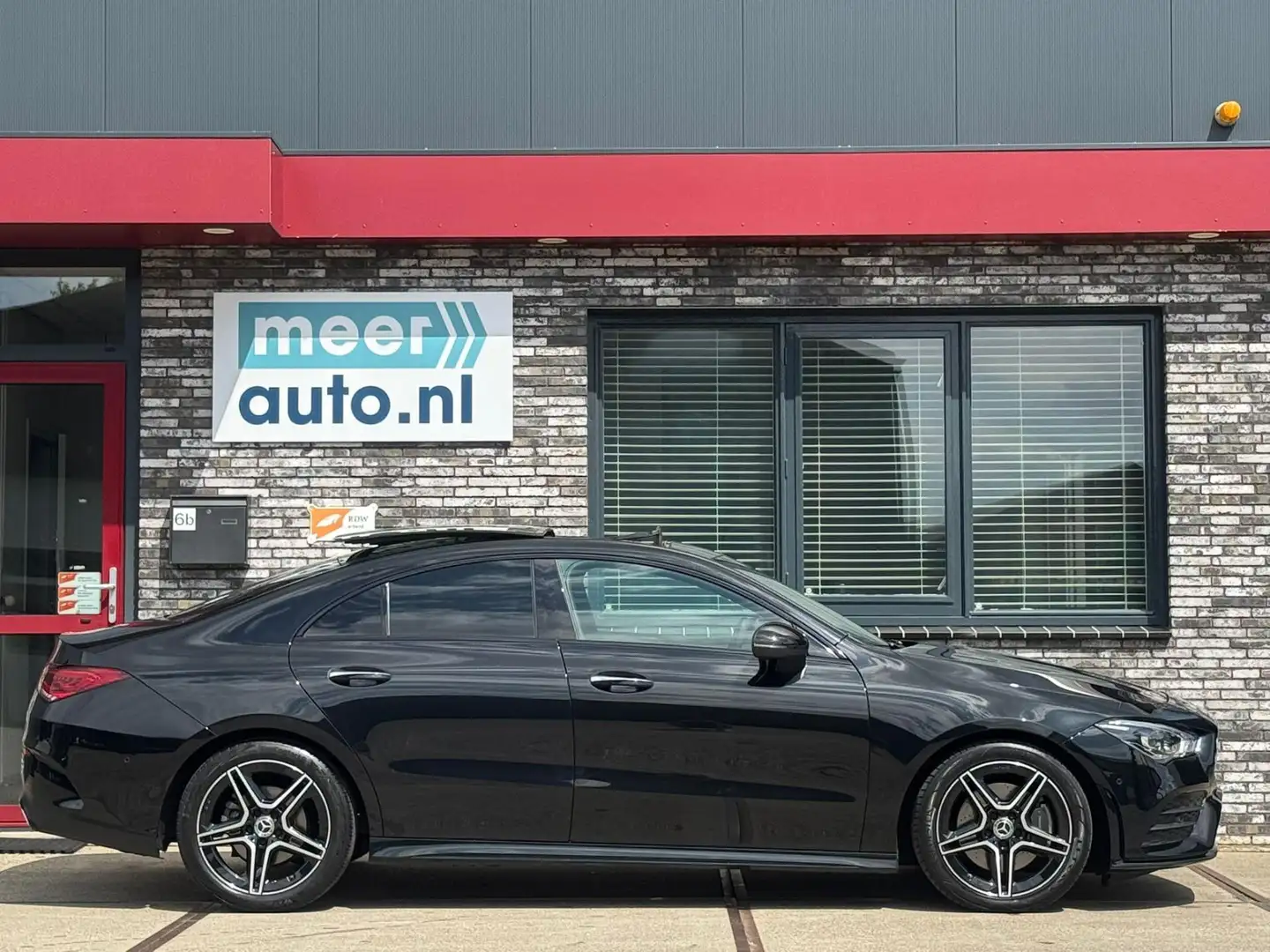 Mercedes-Benz CLA 200 AMG VOL! l PANO l MATRIX l ACC l BLID SPOT l KEYLE Noir - 2