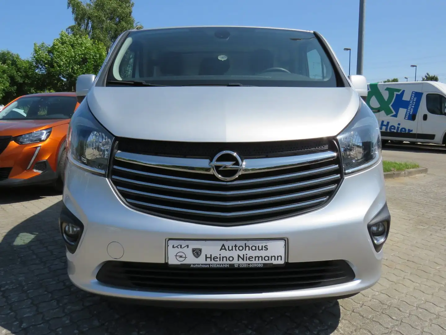 Opel Vivaro 1.6 CDTi *CAMPERAUSBAU*NAVI*AHK*RFK*STANDHEIZG*SH* Silber - 2